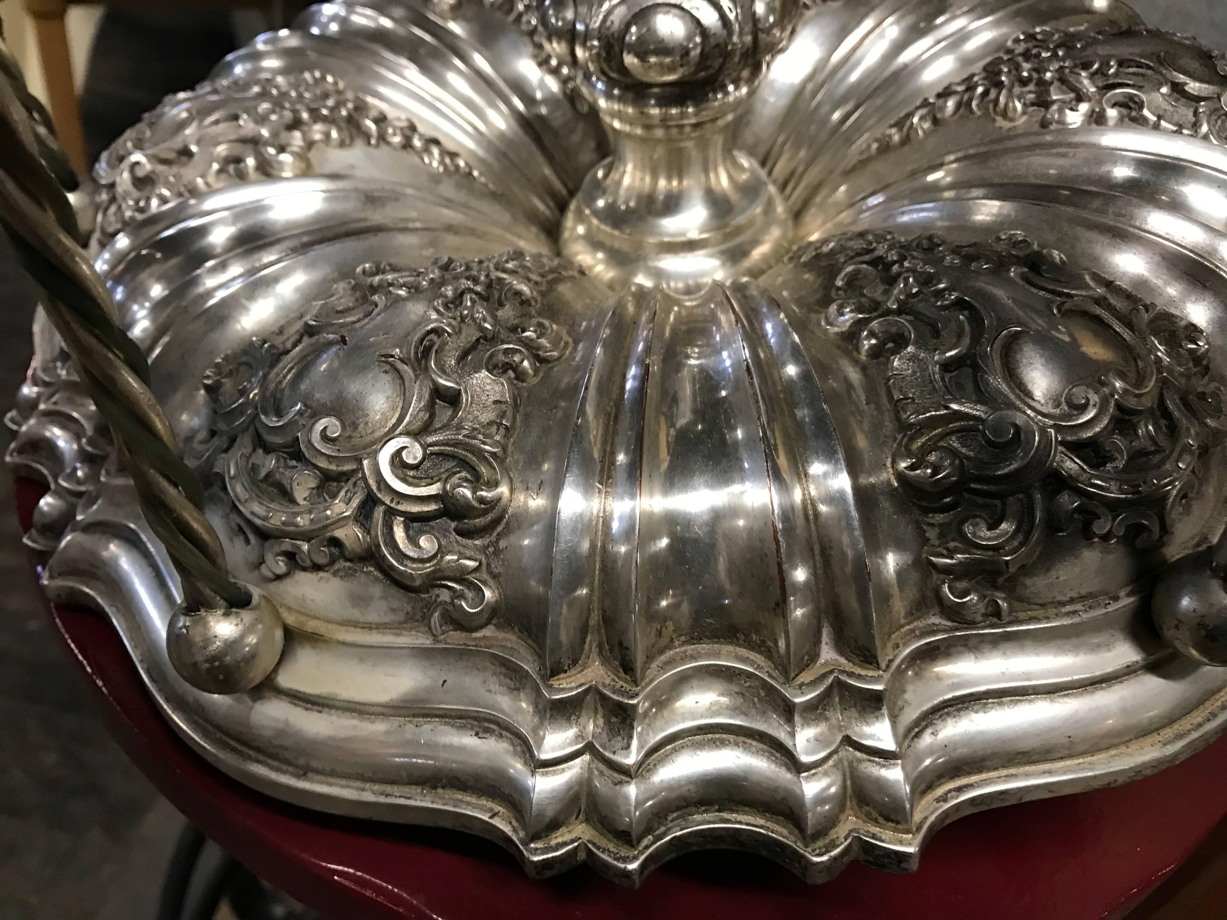 Neoclassico Lampadario a sospensione Caldwell in stile neoclassico placcato argento, anni '20 circa in vendita