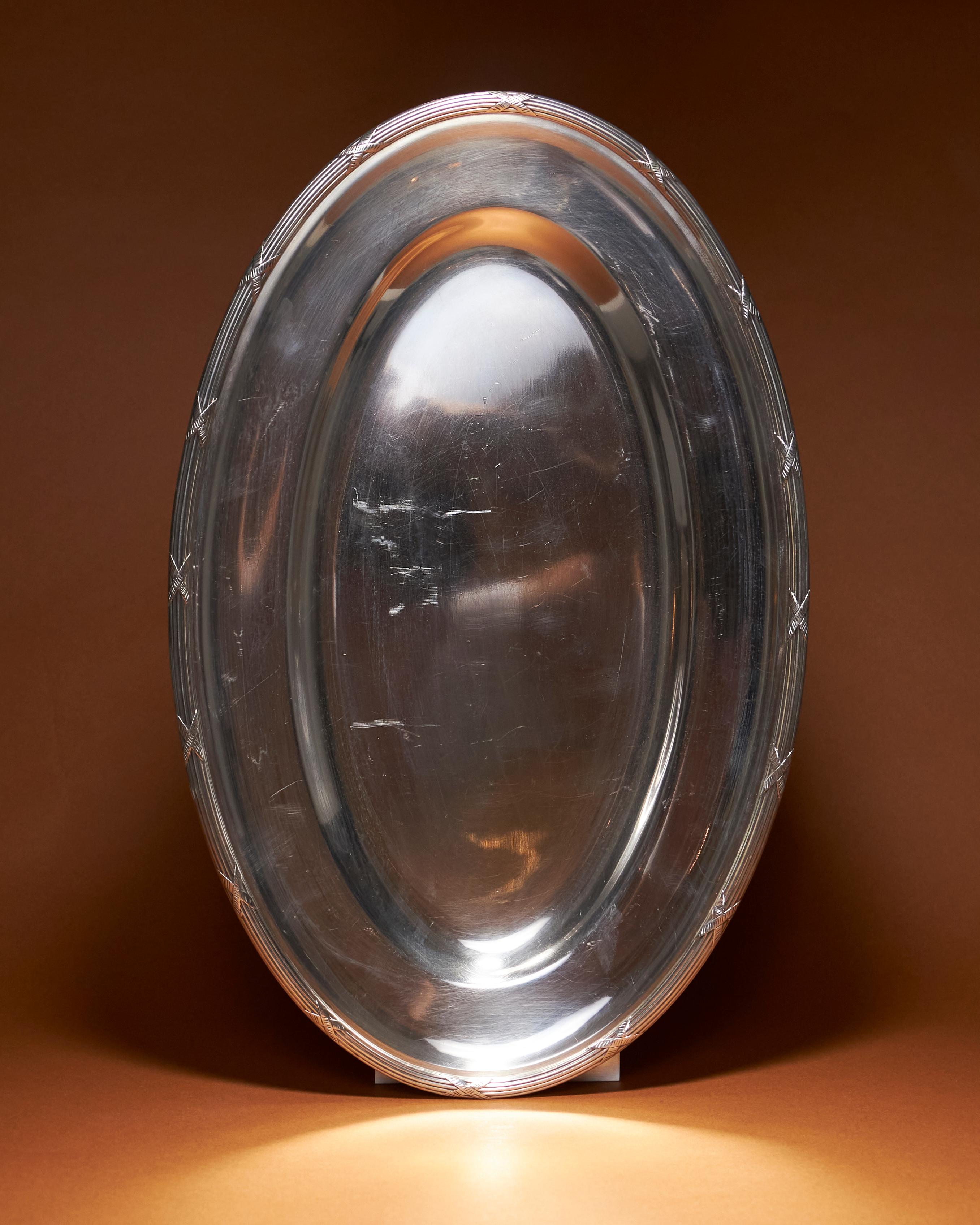 Plat de service ovale plaqué argent, Ercuis, 1970 en vente 6