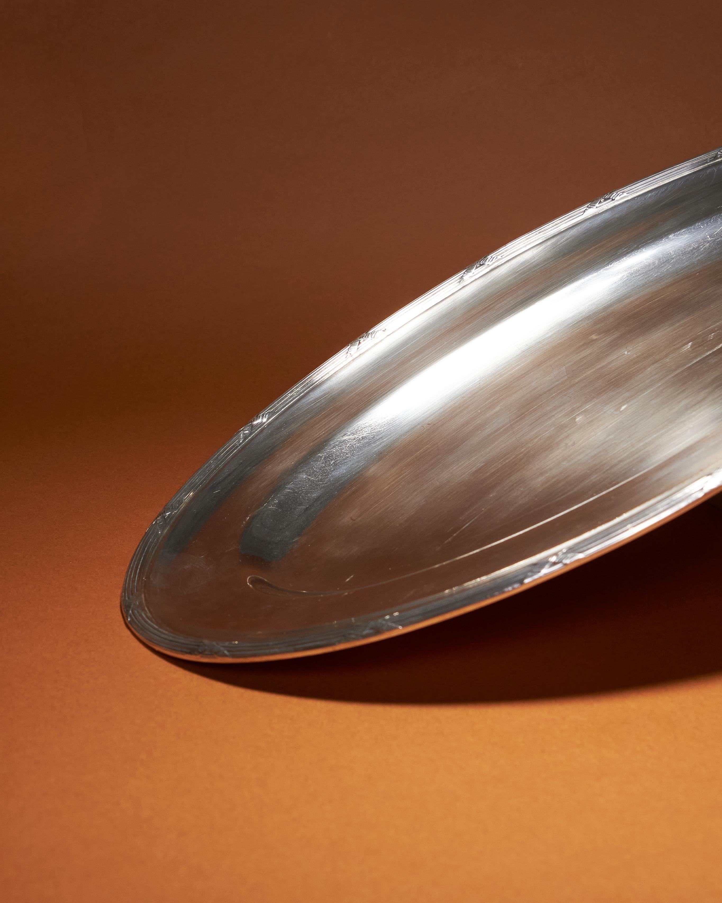Plat de service ovale plaqué argent, Ercuis, 1970 en vente 3
