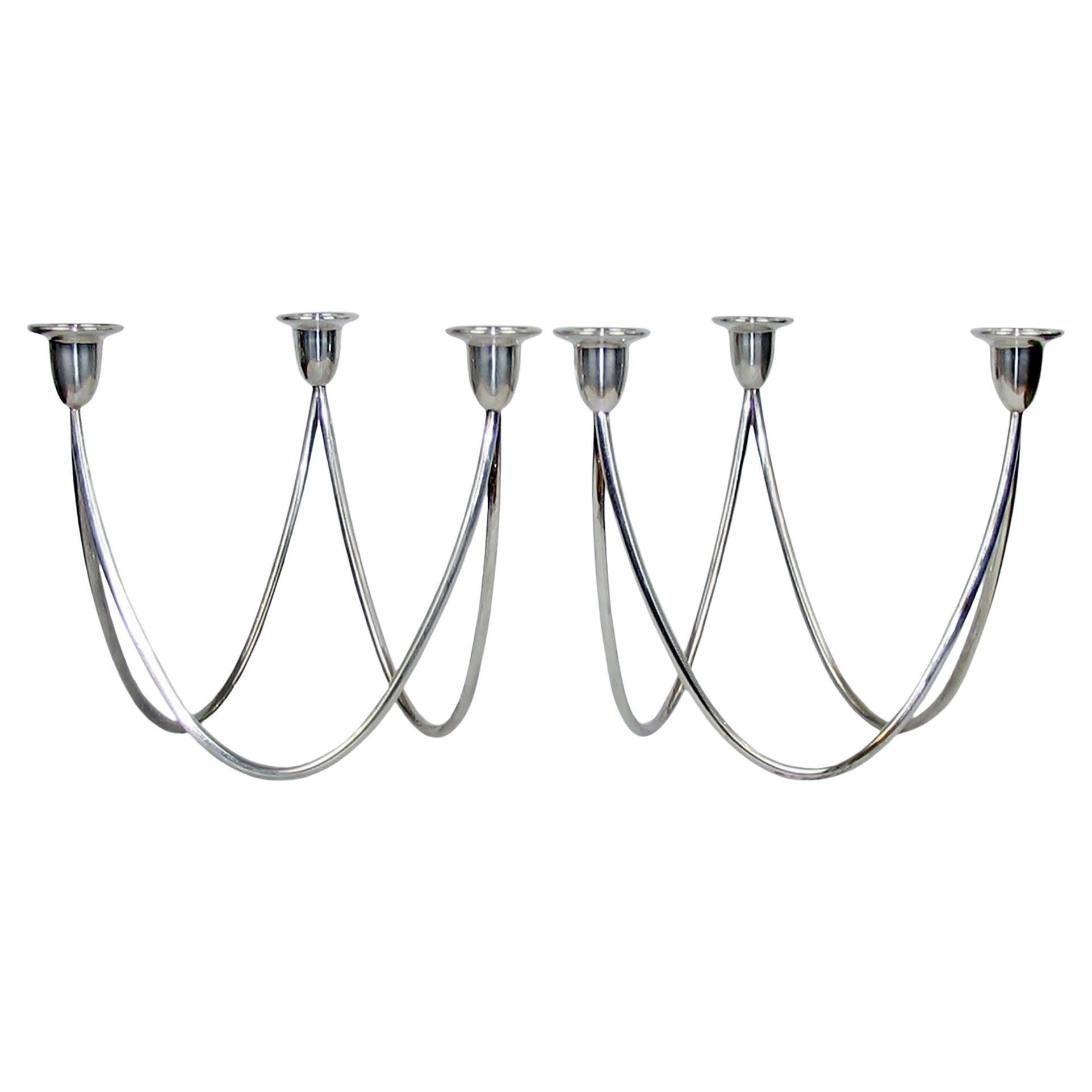 Coppia di portacandele placcati in argento con il marchio Calegaro in vendita