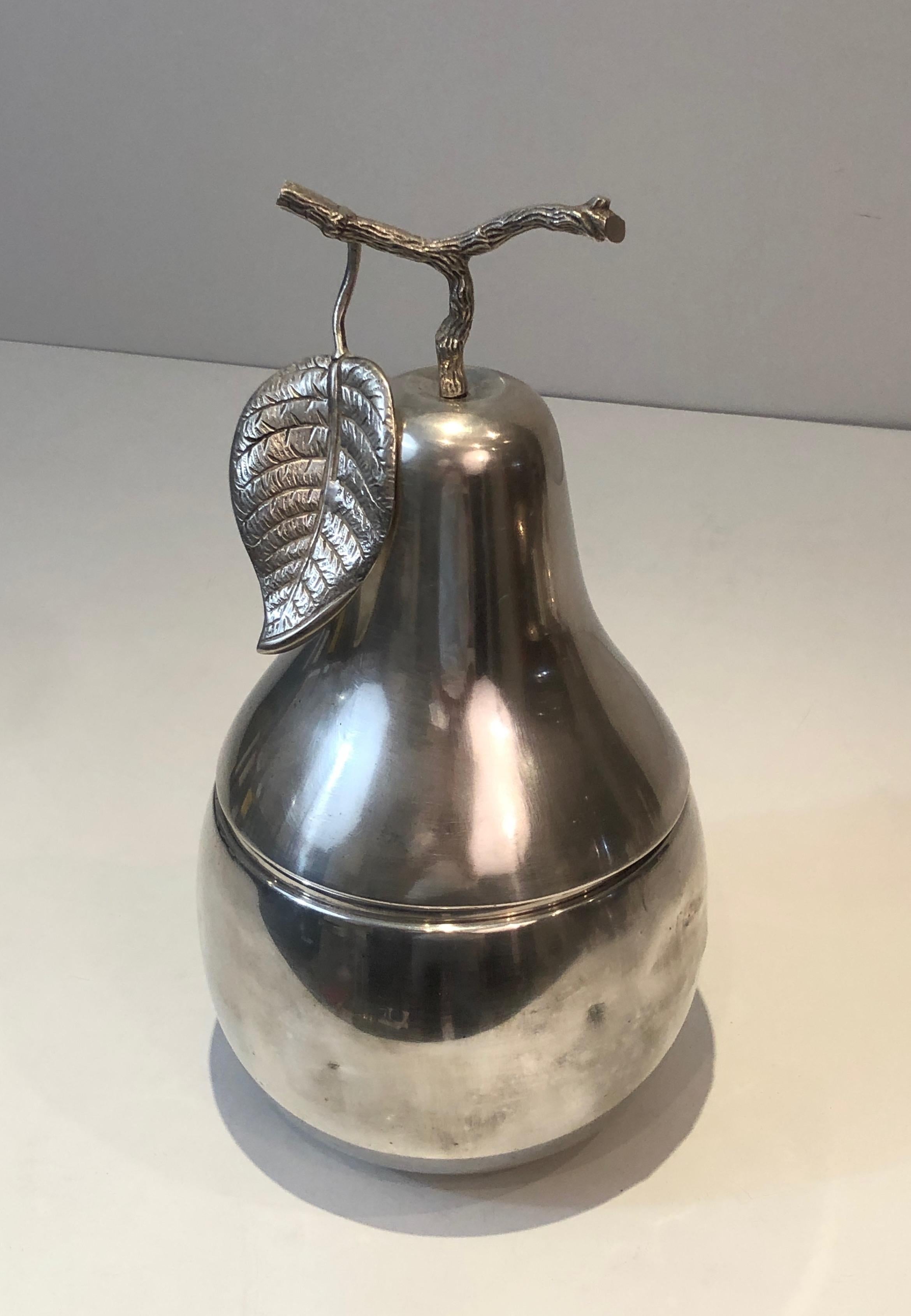 This unusual ice bucket is presenting a pear. This is a nice piece made of silver plated and plastic. The pear is a little bit damaged as shown on the pictures. This is an Italian work, signed and marked Teghini Firenze H 52, circa 1970.
