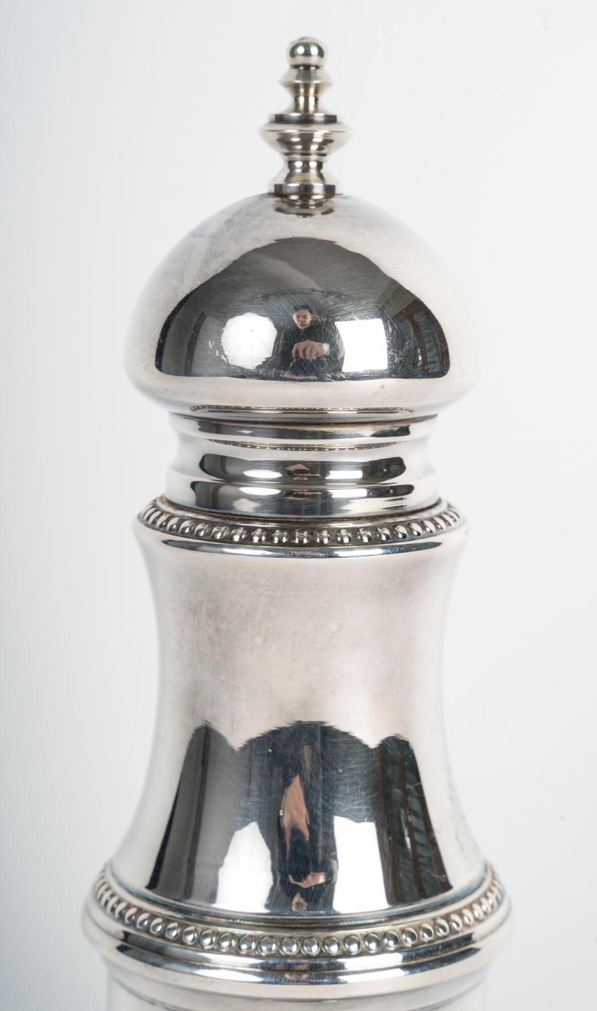 Vasetto per il pepe placcato in argento, stile Napoleone III, 20° secolo. In condizioni buone in vendita a Saint-Ouen, FR