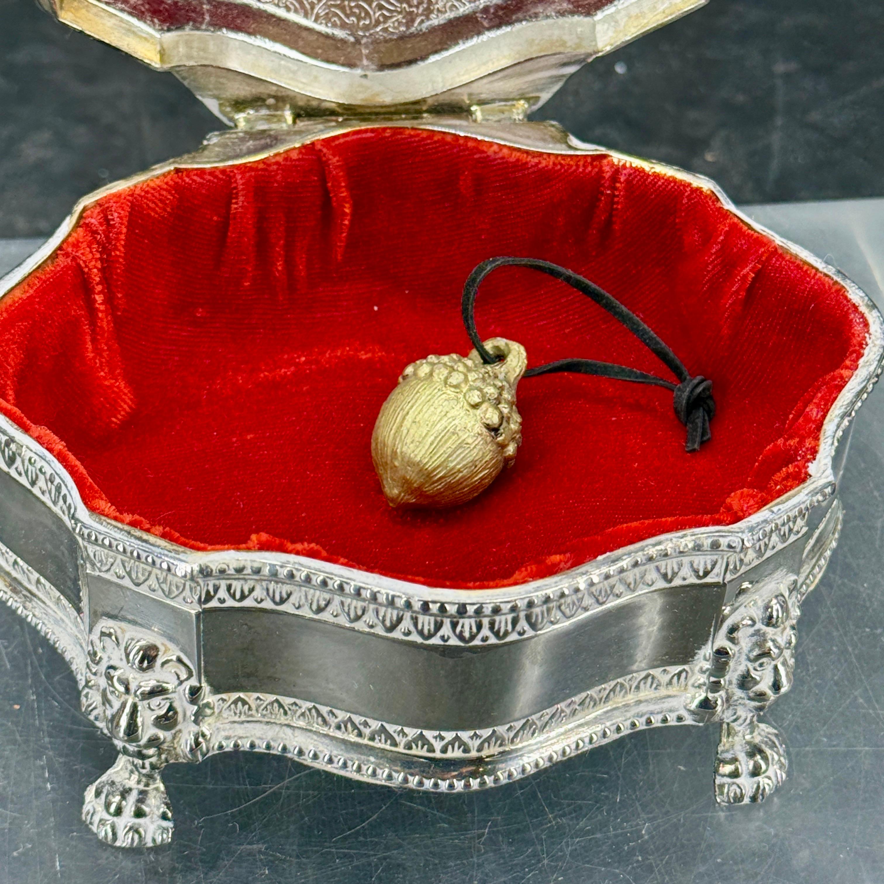 Silver Plated Rectangular Crest Lion Footed Box with Lid For Sale 8