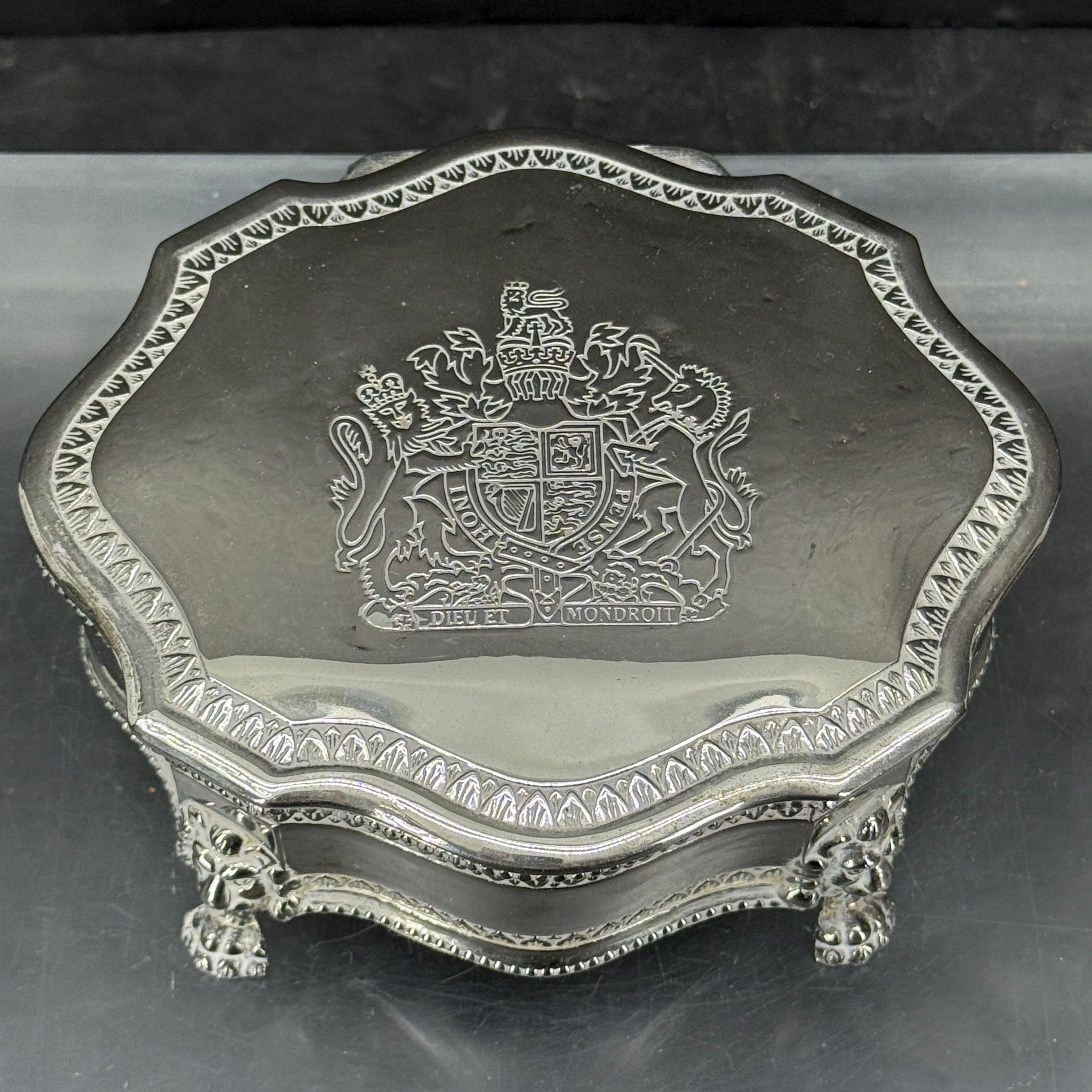 Impressive British Coat of Arms box with the motto 