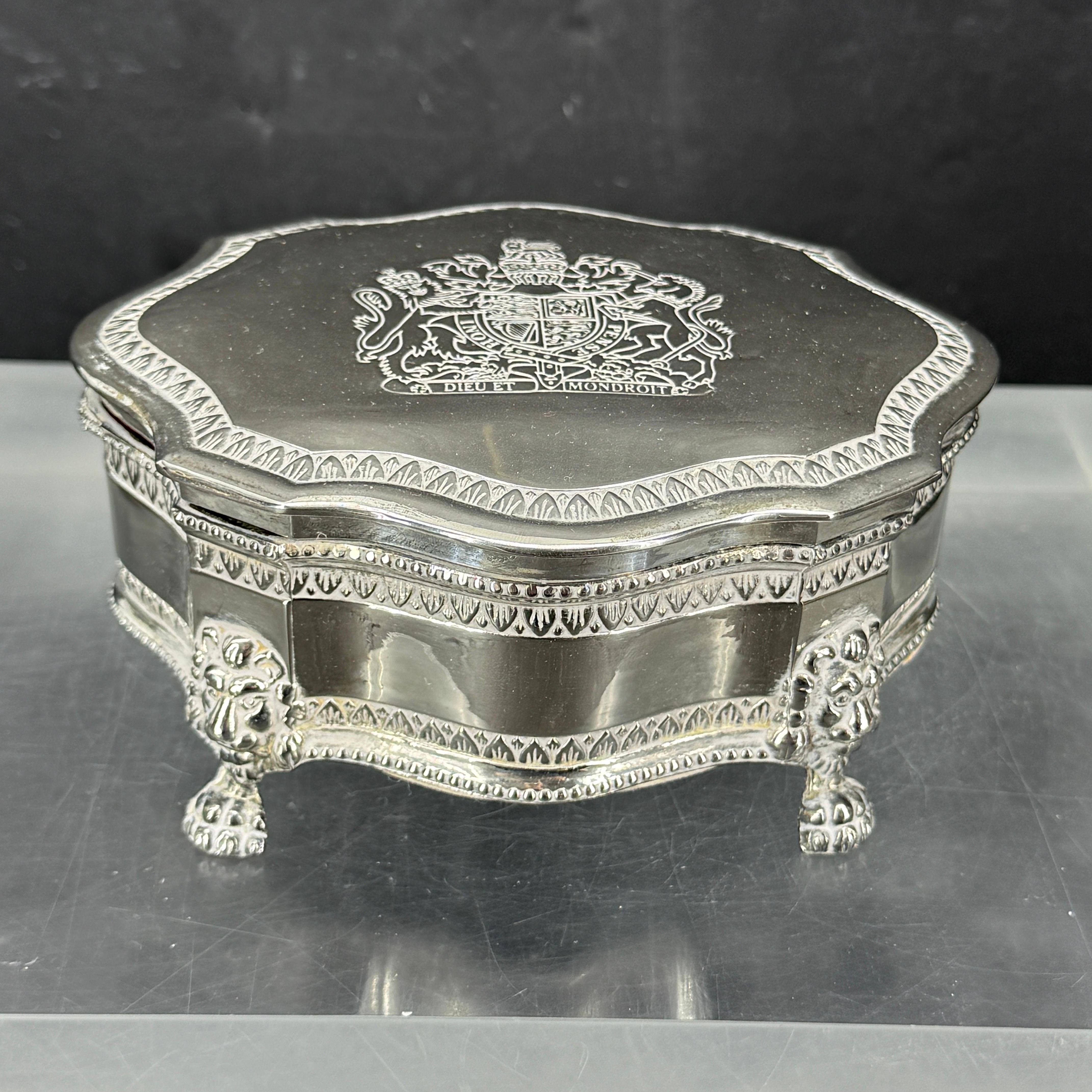 Silver Plated Rectangular Crest Lion Footed Box with Lid In Good Condition For Sale In Haddonfield, NJ
