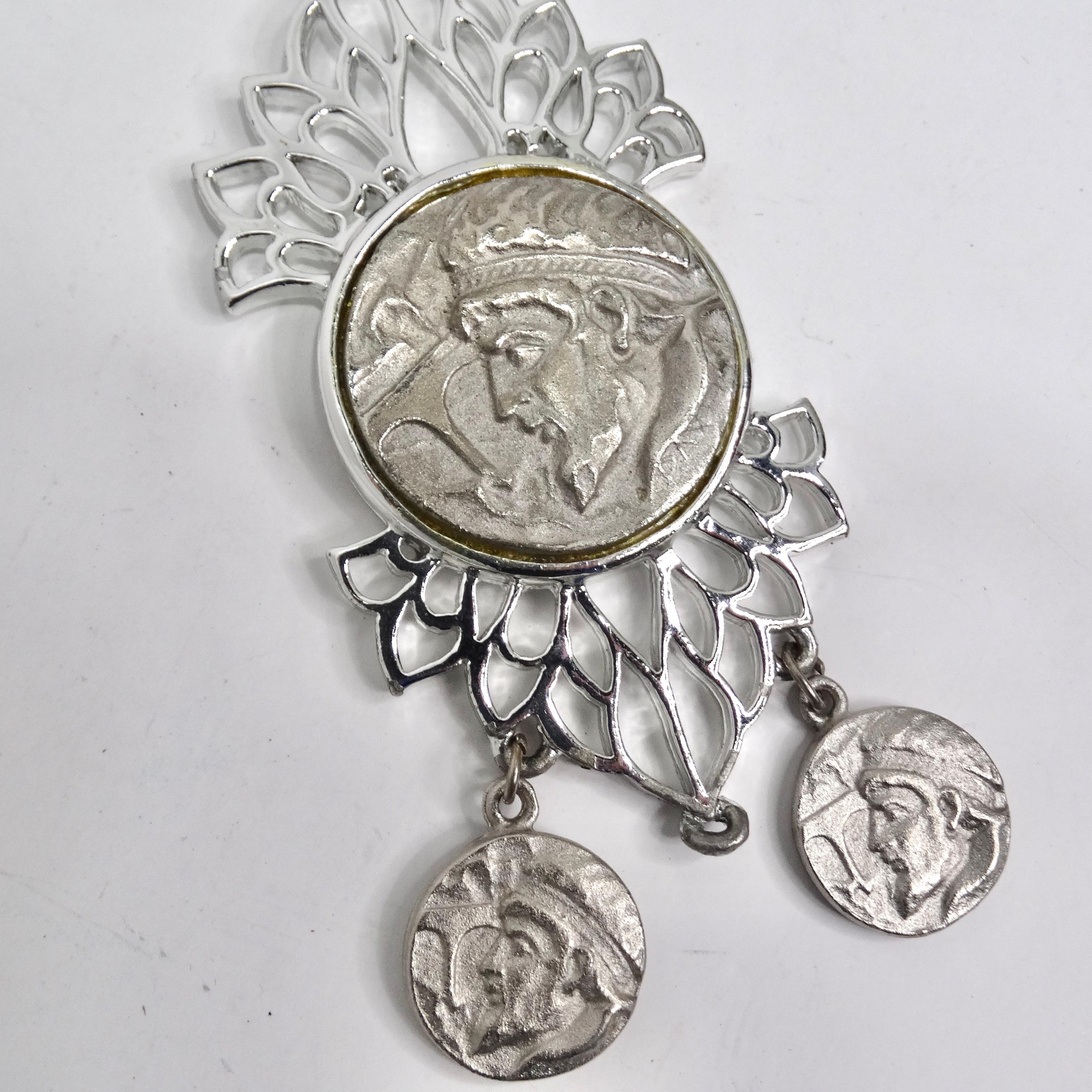 Collier avec médaillon en forme de pièce de monnaie romaine plaquée argent en vente 6