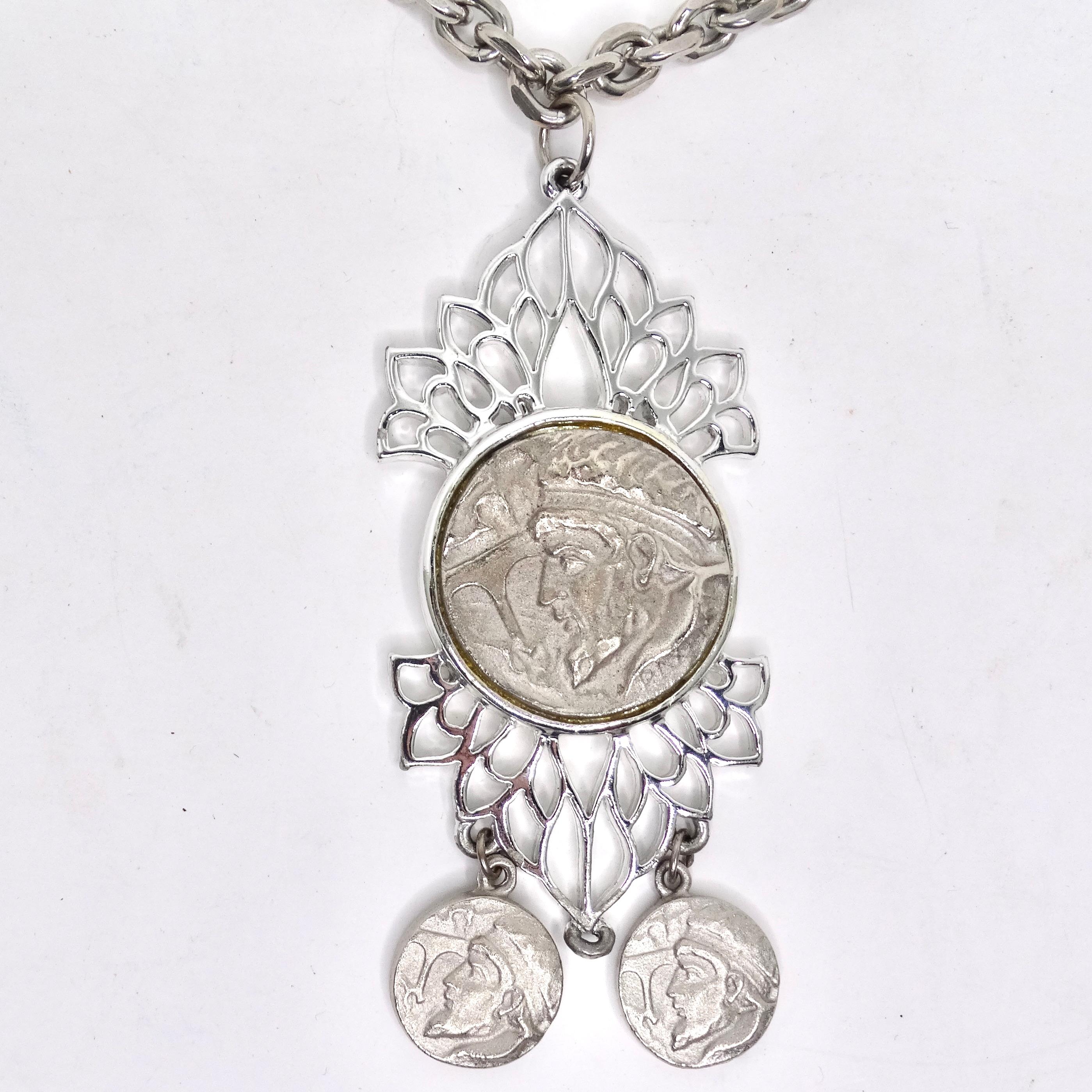 Collier avec médaillon en forme de pièce de monnaie romaine plaquée argent en vente 2