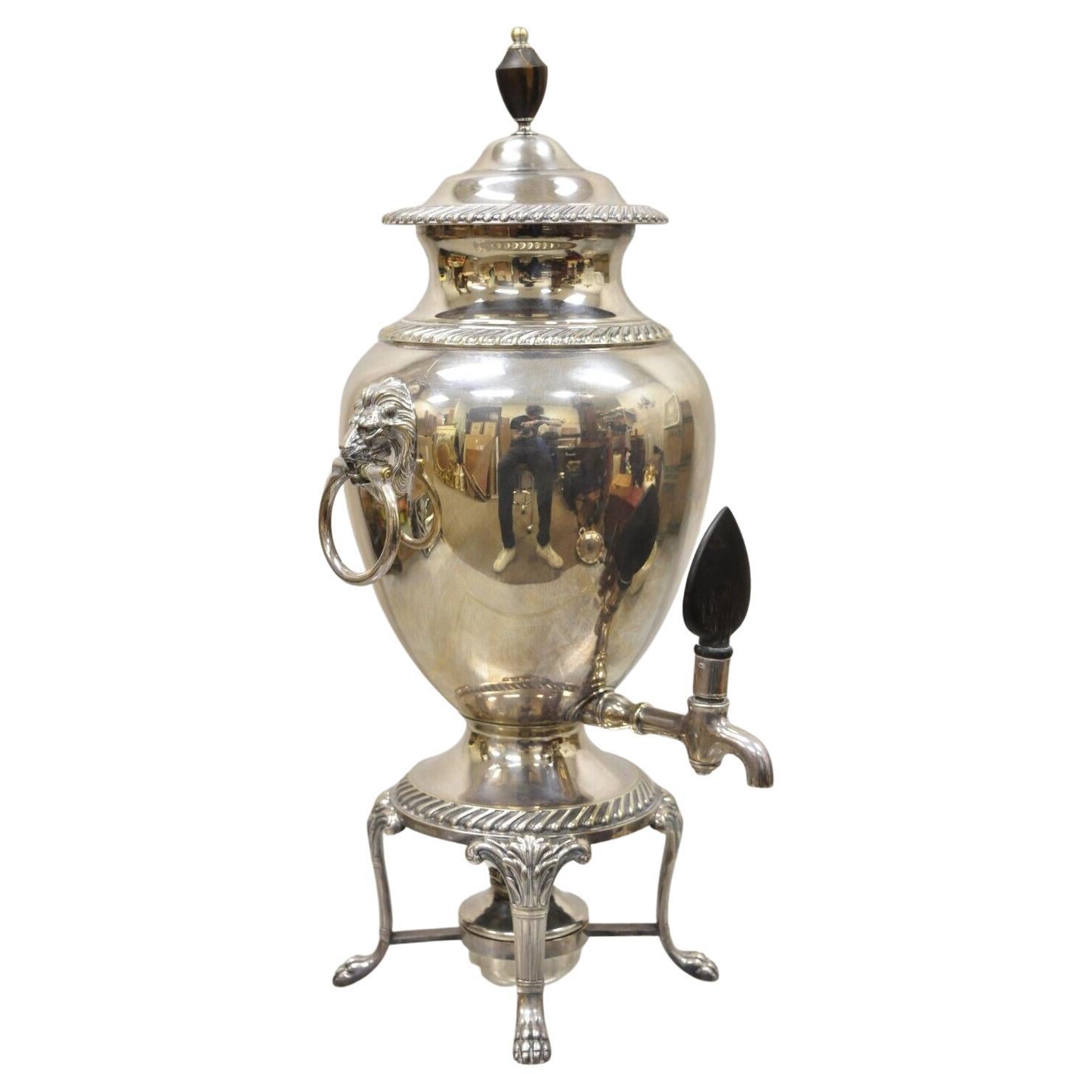 Versilberte Samovar-Kaffee- und Teeurne Regency Lions von International Silver Co. im Angebot