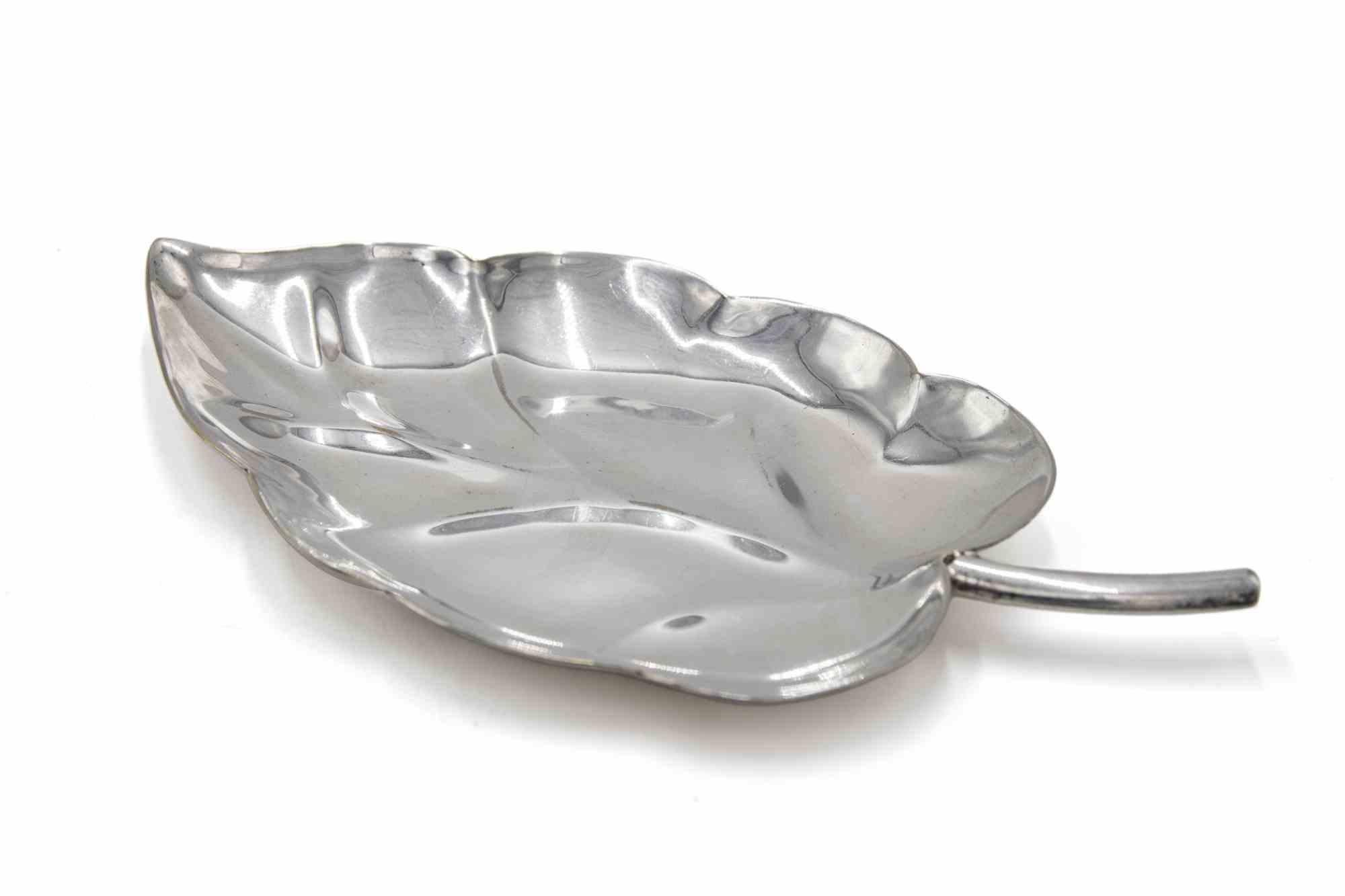 Saucière placcata in argento di manifattura italiana realizzata a metà del XX secolo.

Peso: 0,052 Kg

Ottime condizioni.