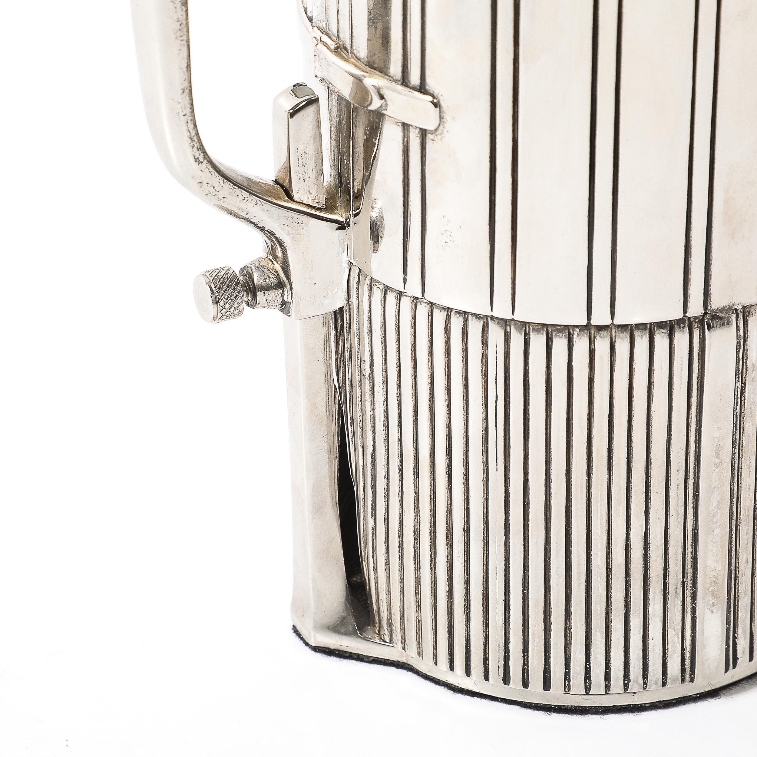 Versilberter skulpturaler Weinflaschenhalter mit Butler-Motiv (amerikanisch) im Angebot