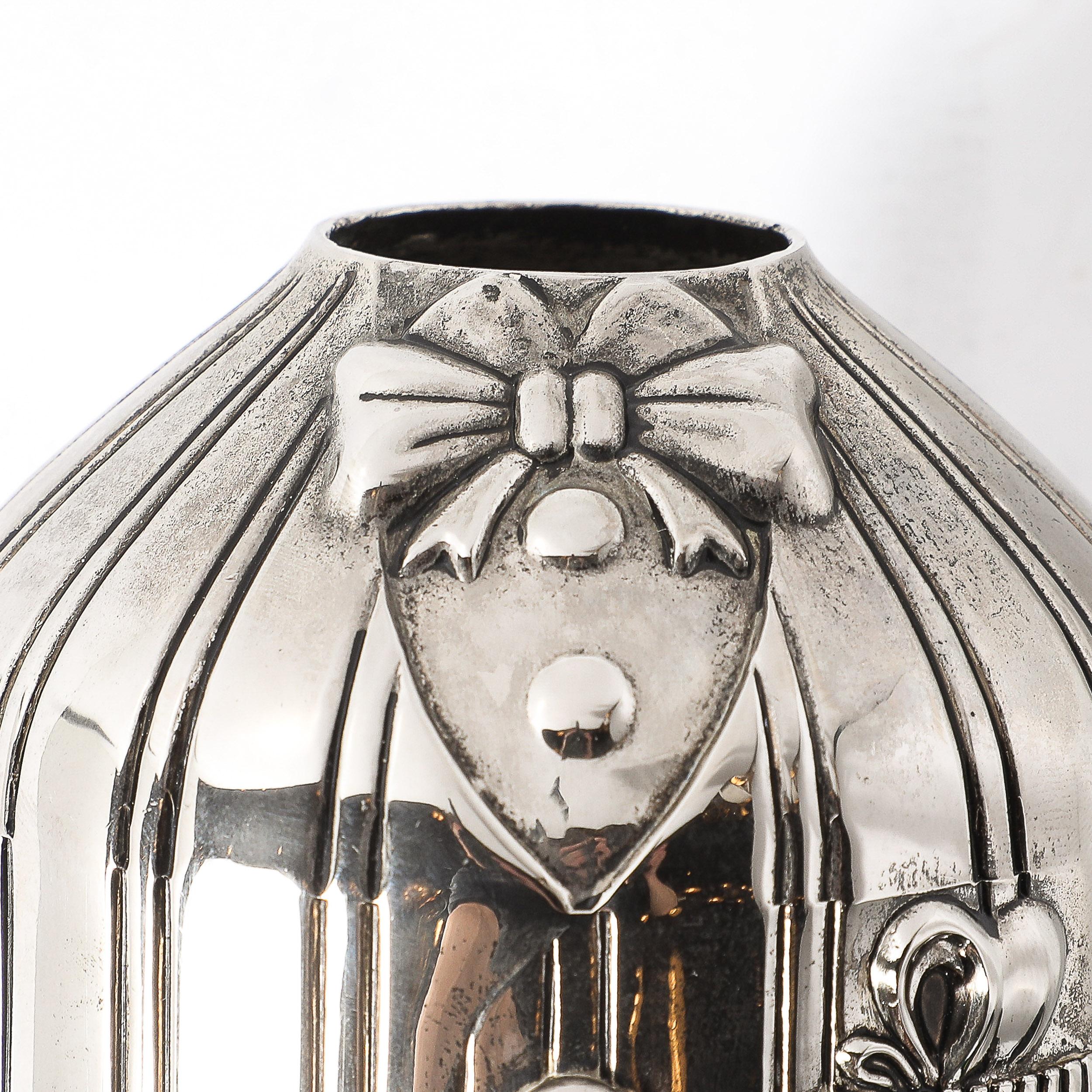 Versilberter skulpturaler Weinflaschenhalter mit Butler-Motiv (Versilberung) im Angebot