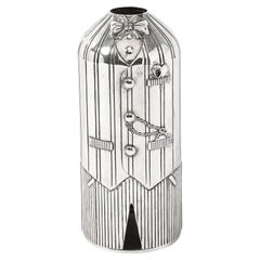Soporte para botellas de vino con motivo escultórico de mayordomo bañado en plata