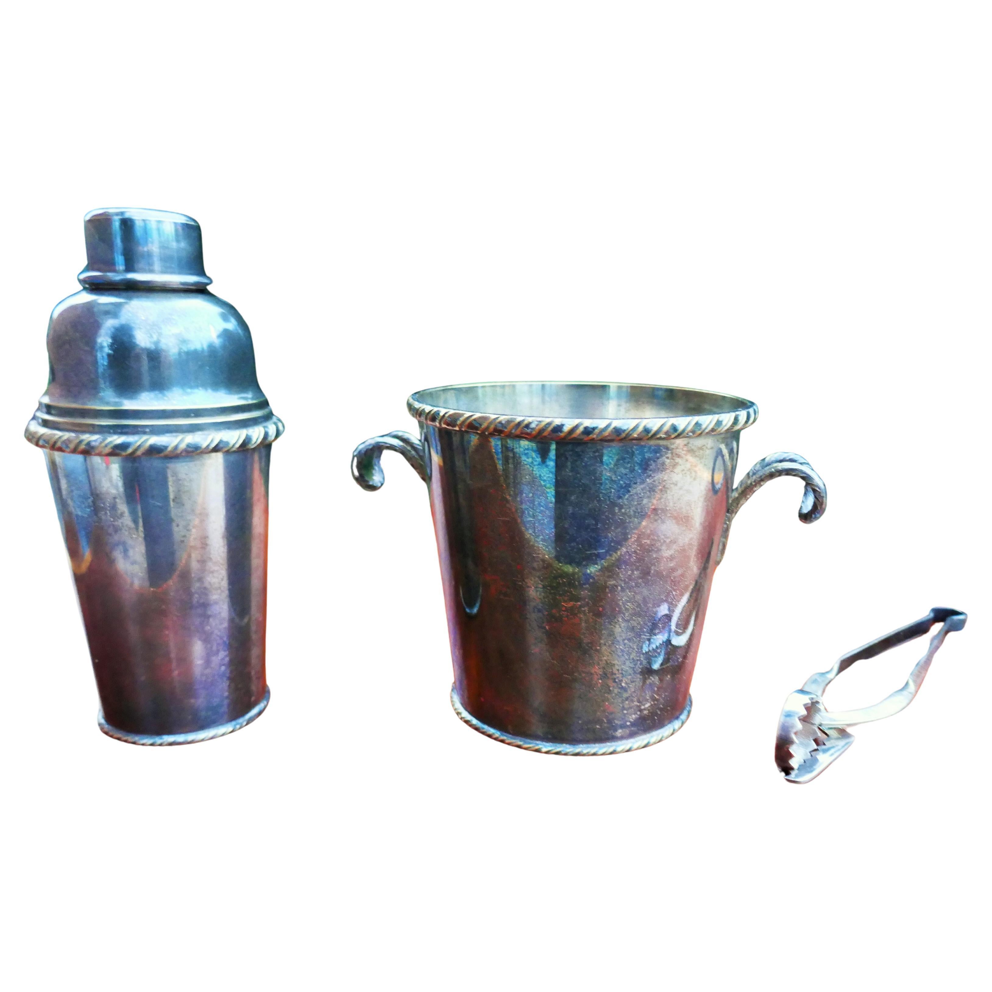 Coctelera plateada, cubitera y pinzas para hielo Art Decó en venta