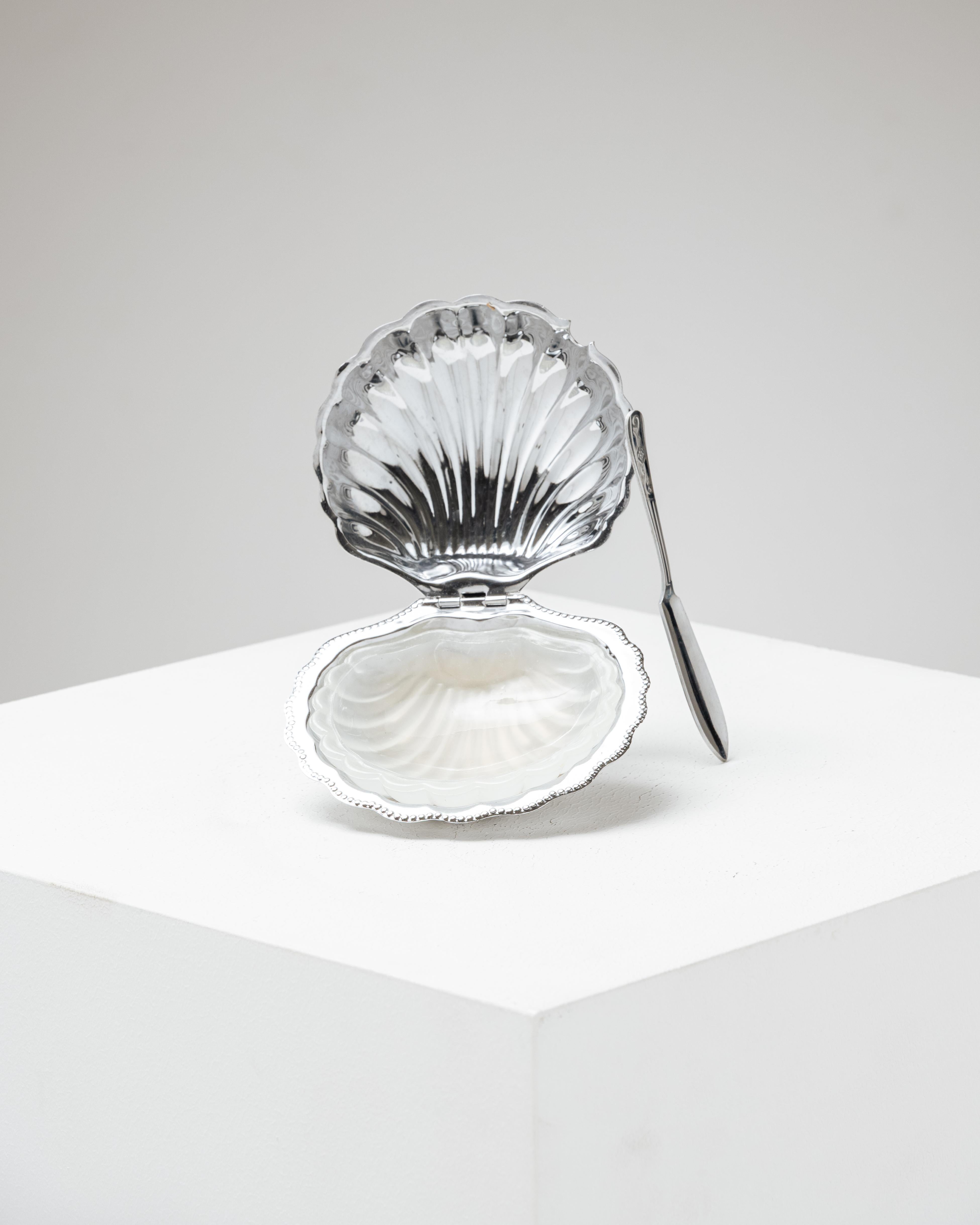 Late 20th Century Silver-plated shell butter dish, 1970s For Sale