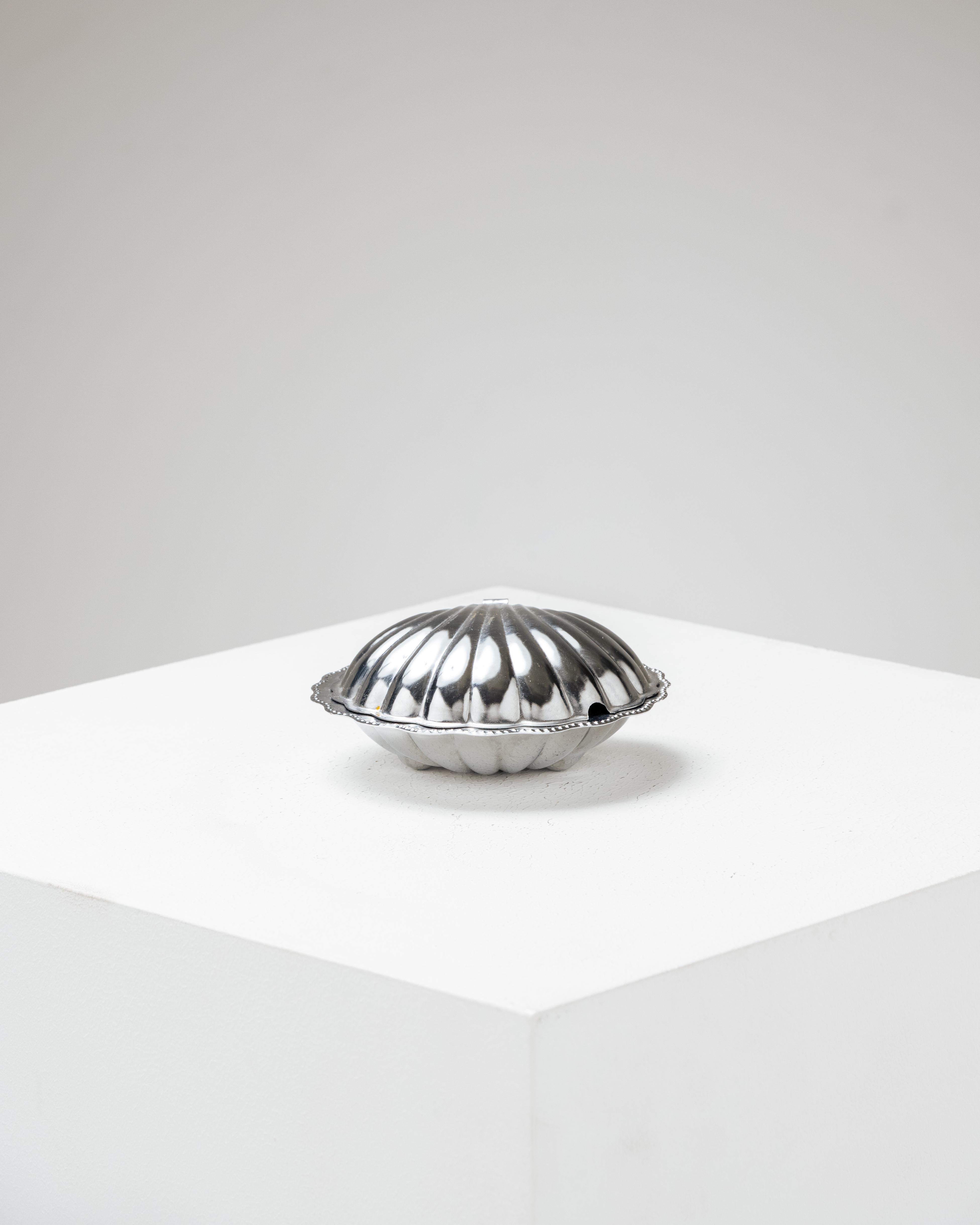 Silver-plated shell butter dish, 1970s For Sale 2