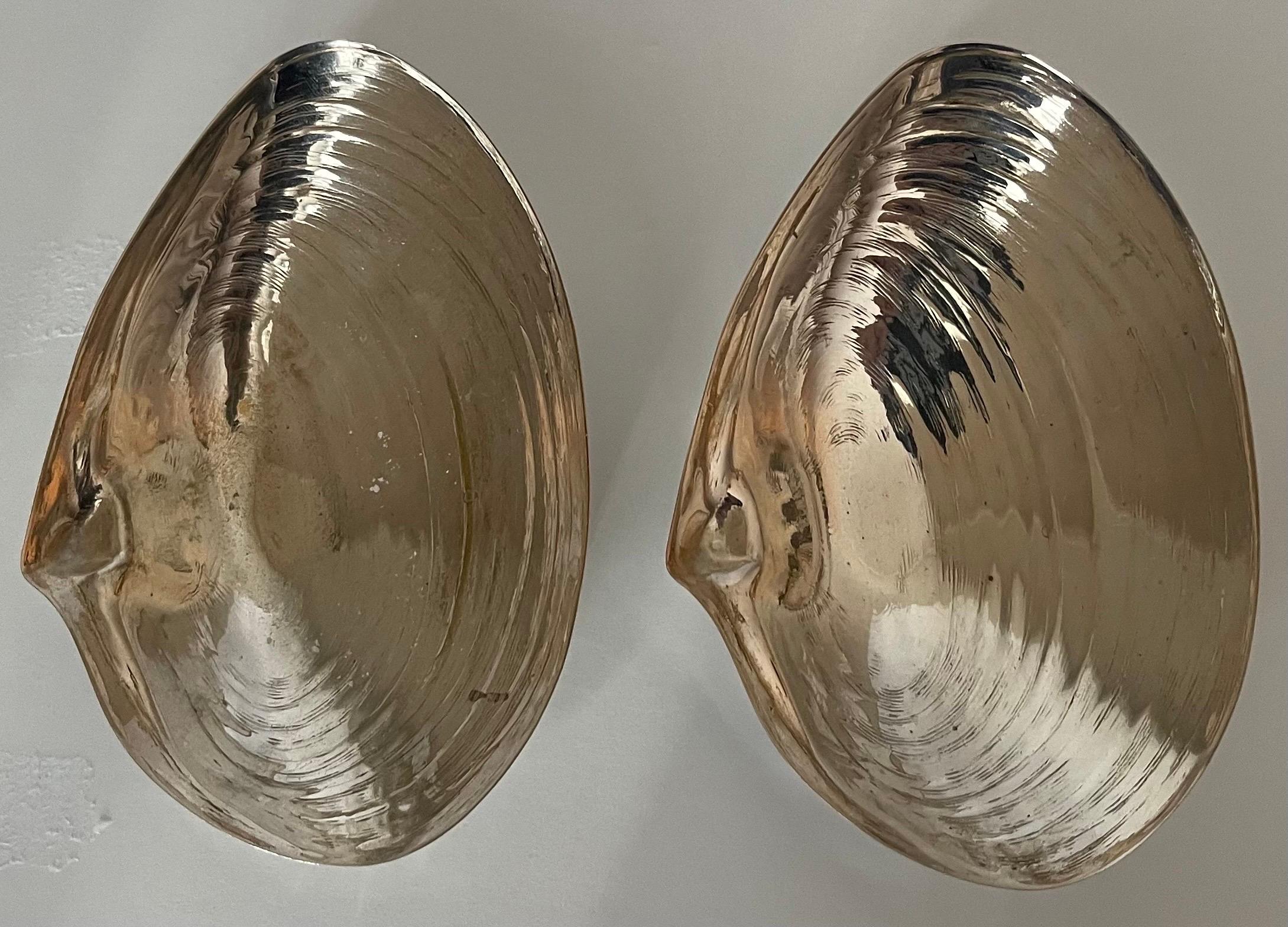 Paire de bonbonnières ou cendriers en forme de coquille en métal argenté en vente 3