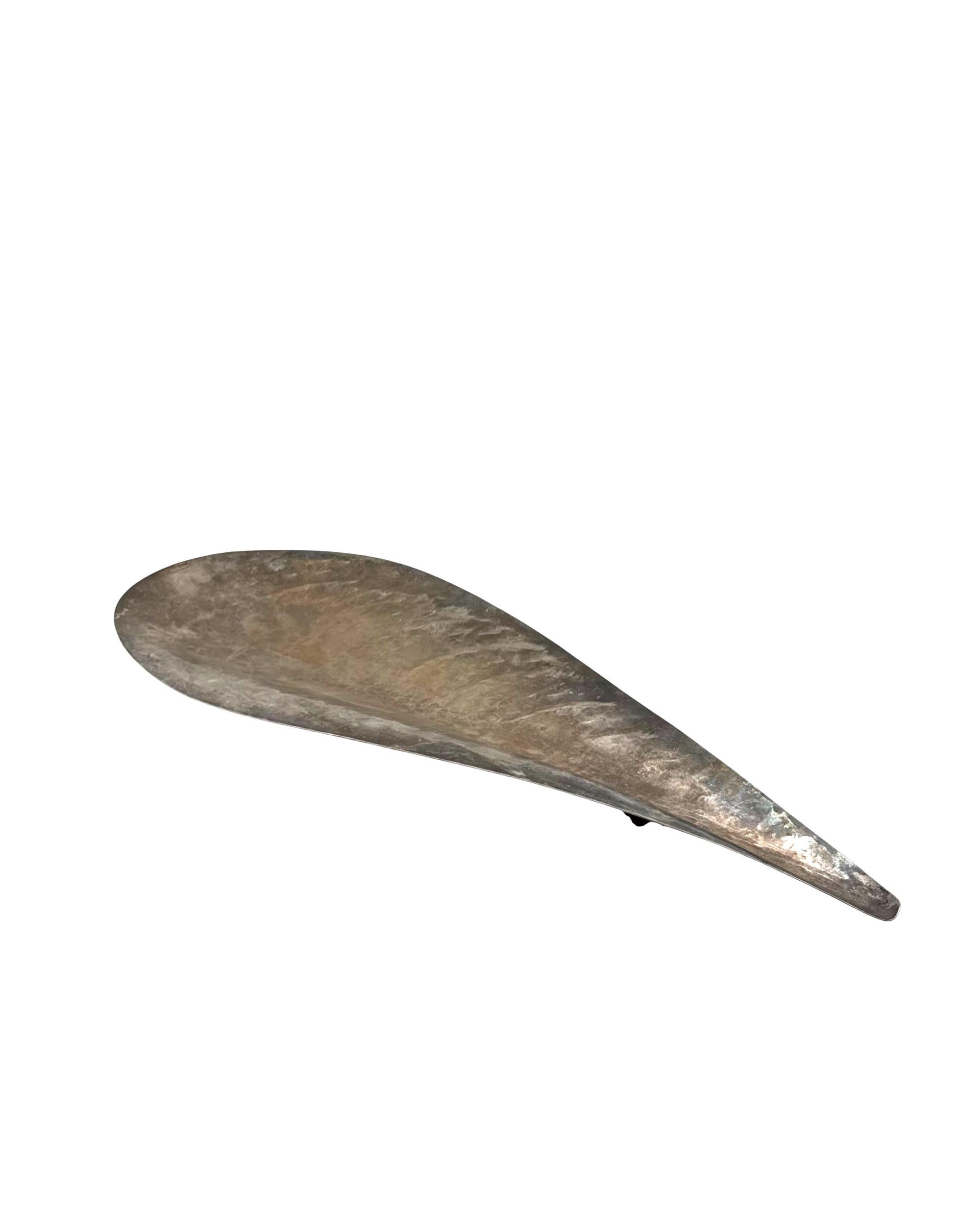 Hollywood Regency Grande ciotola/centrotavola a forma di conchiglia placcata in argento, Renato Raddi, Italia anni '70 in vendita