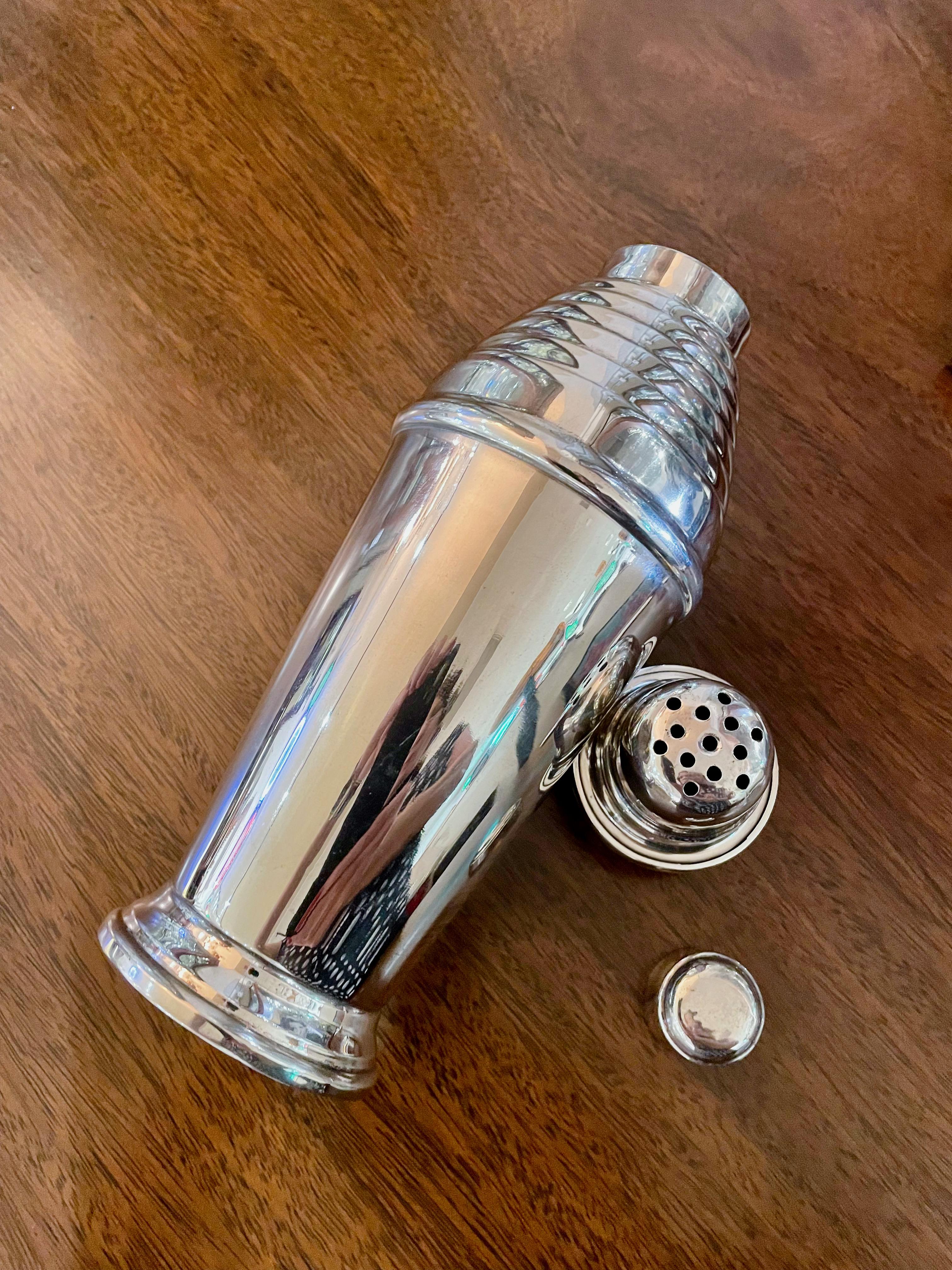 Mid-20th Century Silver-Plated Stepped Up at Deco Cockatail Shaker For Sale