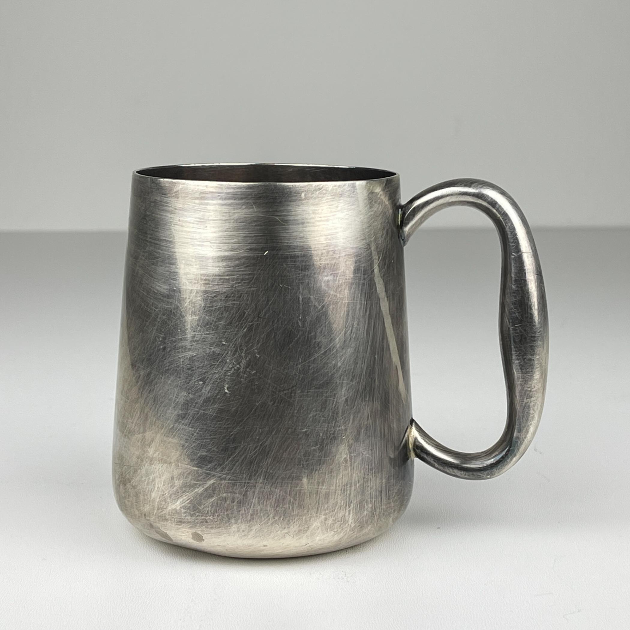 Mid-Century Modern Silver plated tankard by Elkington & Co, England for Trust Houses, England, 1962 For Sale
