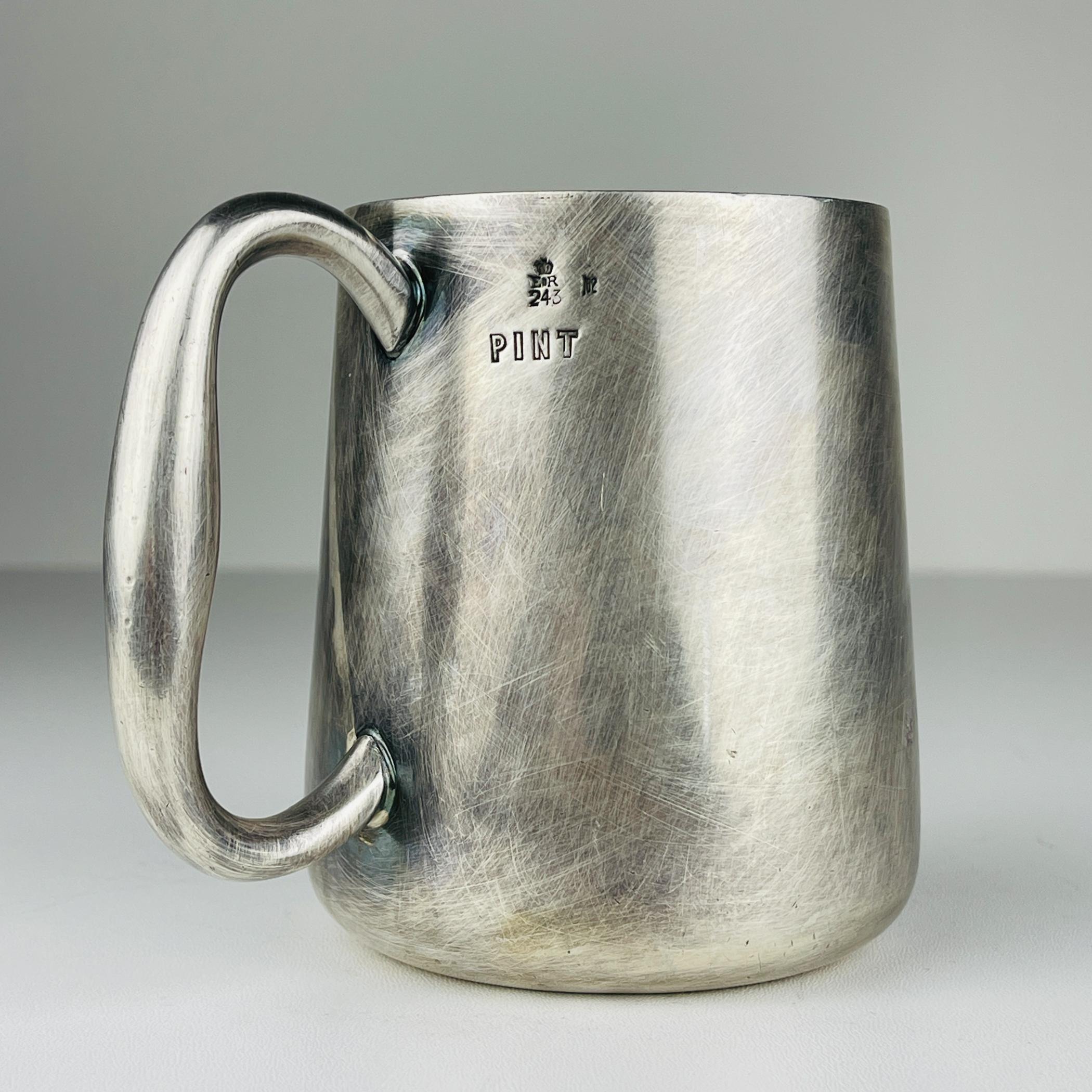 Silver plated tankard by Elkington & Co, England for Trust Houses, England, 1962 For Sale 2