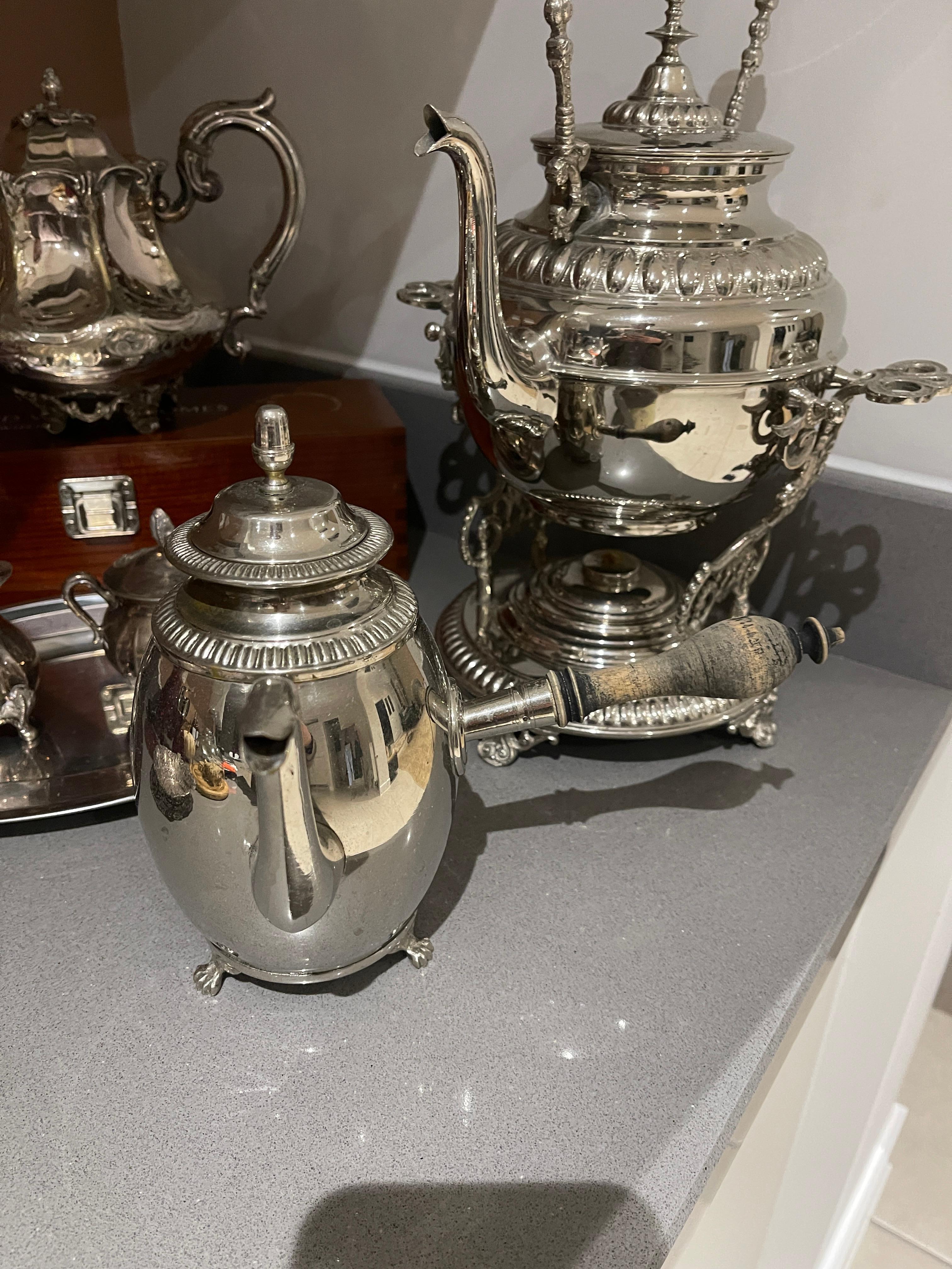 Set da tè placcato in argento, esclusivo bollitore antico in 3 parti, caffettiera, scaldavivande in vendita 5