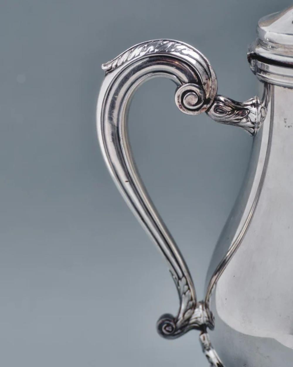 Versilberte Teekanne von Christofle (Louis XV.) im Angebot