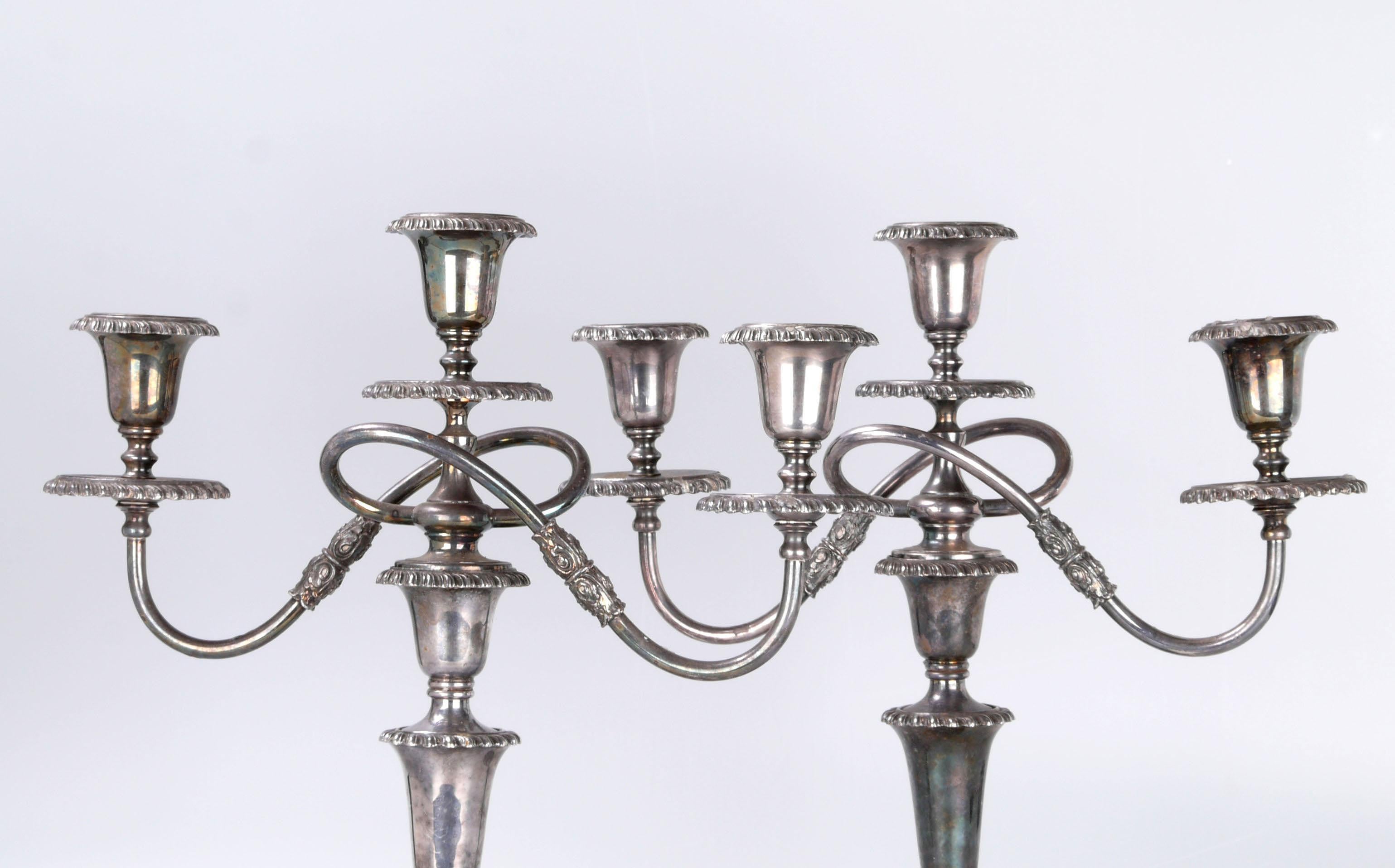 Américain Paire de candélabres à trois bras en métal argenté Friedman Silver Company en vente