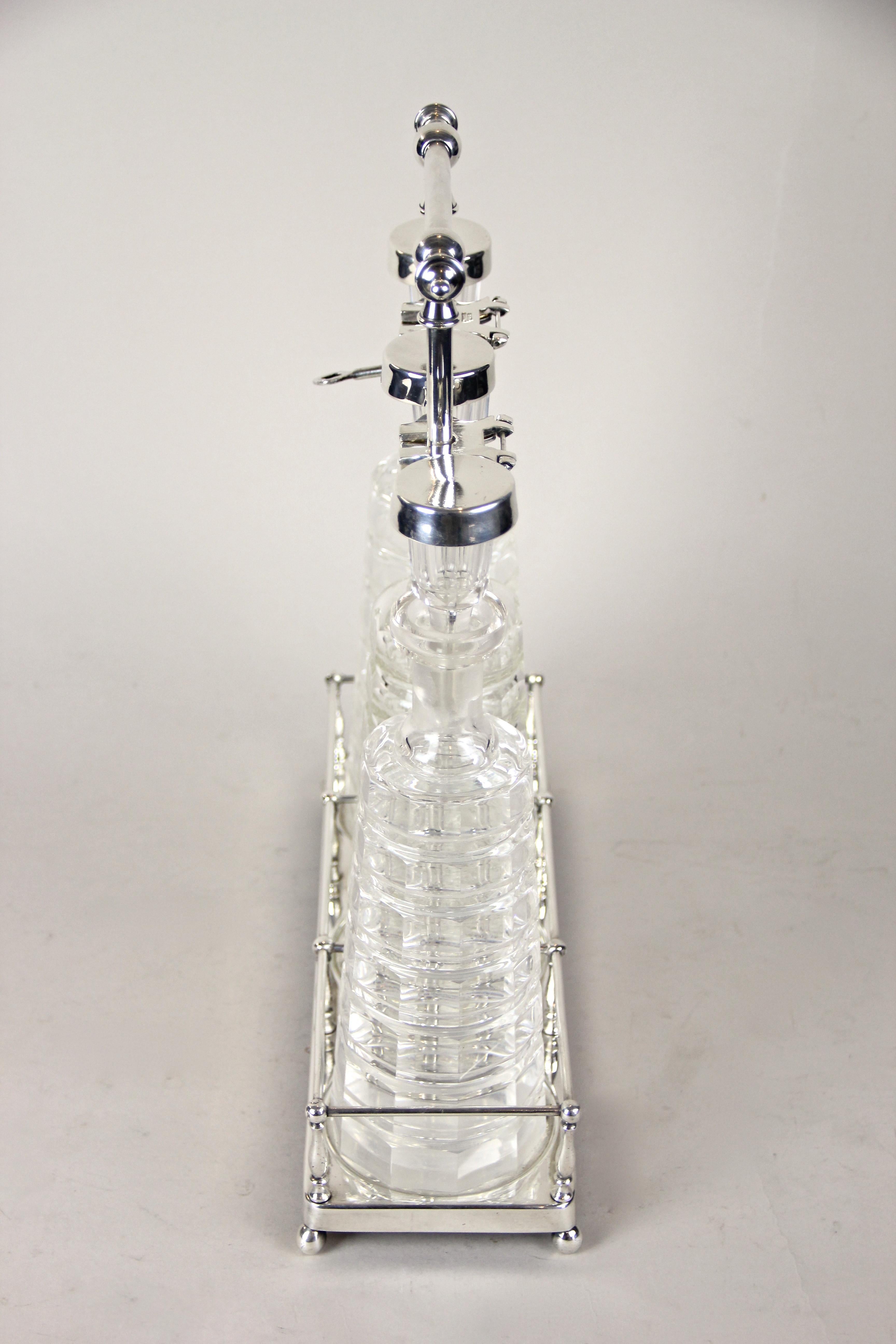 Silver Plated Three Glass Bottle Tantalus Lockable, Austria, circa 1890 In Good Condition In Lichtenberg, AT