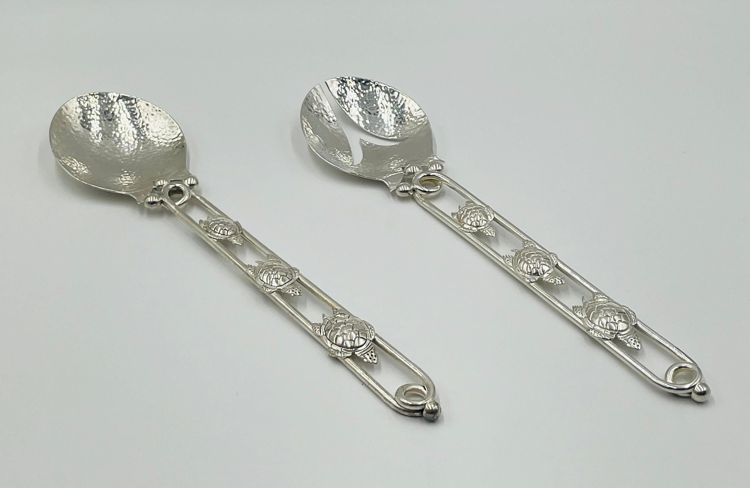 Postmoderno Utensili da portata con motivo a tartaruga placcati in argento di Emilia Castillo, Messicano moderno in vendita