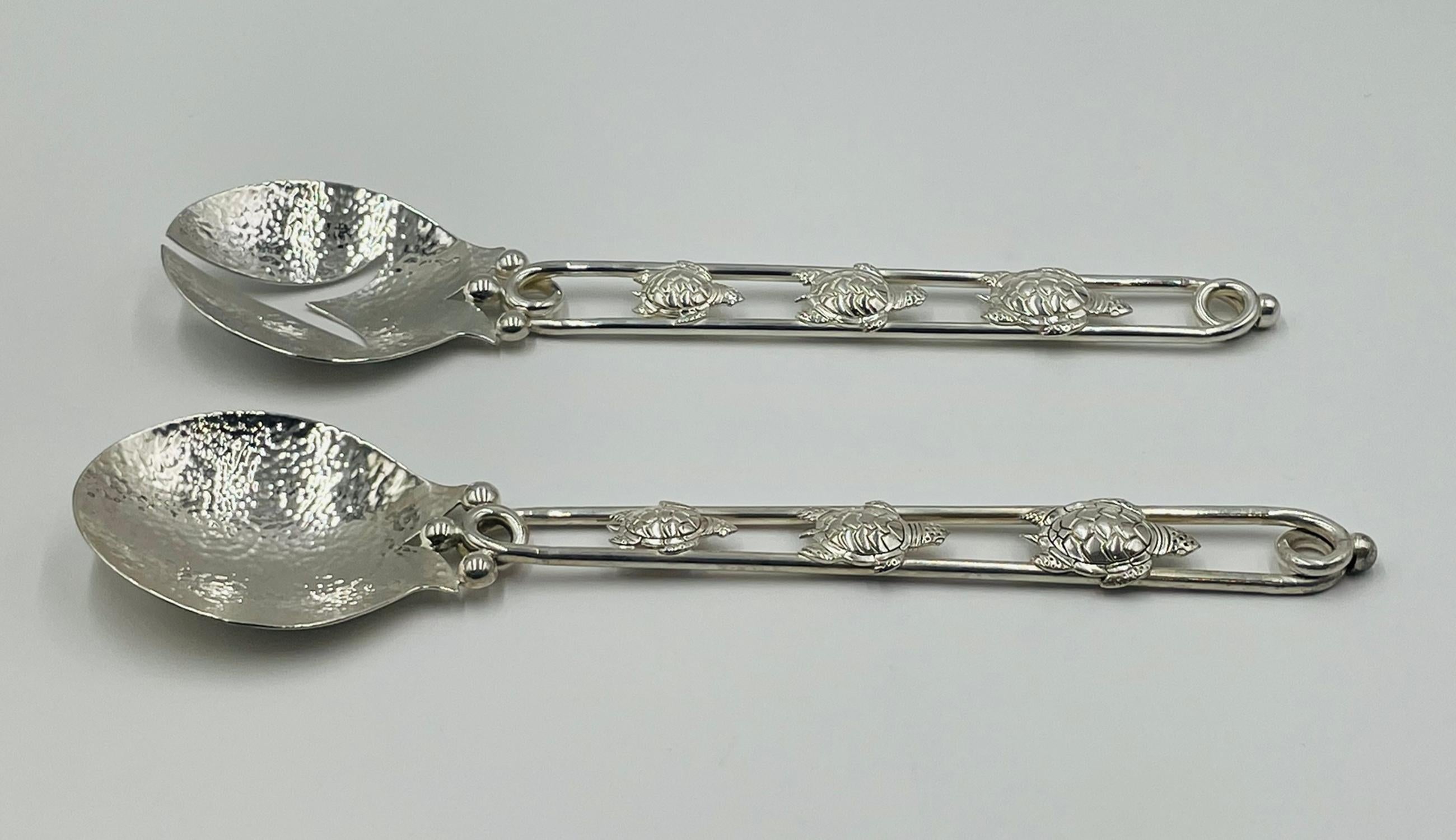 Fatto a mano Utensili da portata con motivo a tartaruga placcati in argento di Emilia Castillo, Messicano moderno in vendita