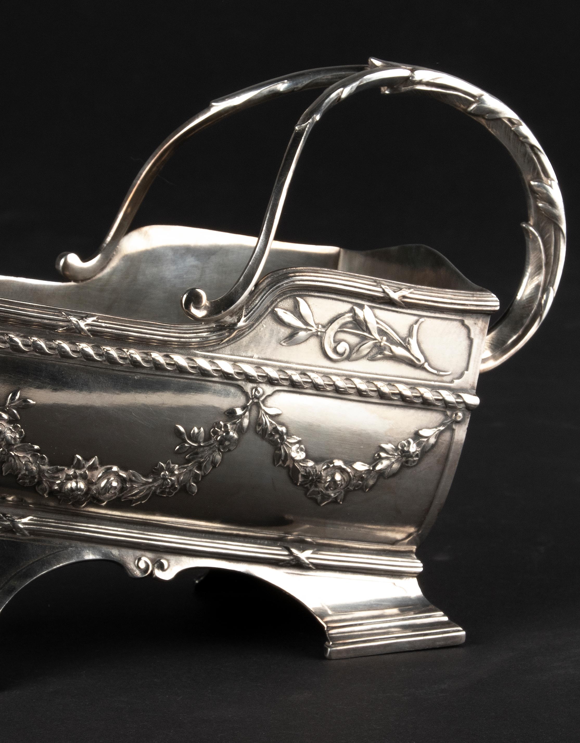 20ième siècle Porte-bouteilles de vin en métal argenté fabriqué par Minerva de style Louis XVI