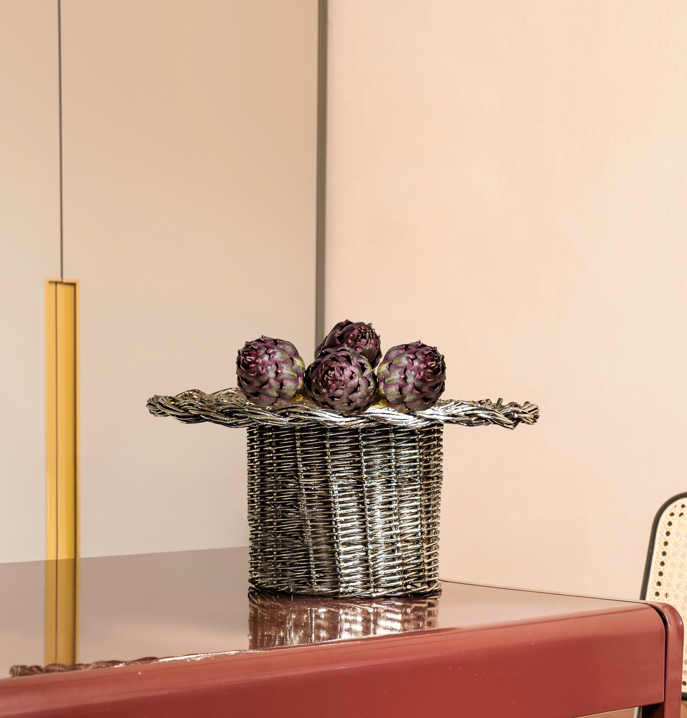 Zeitgenössische versilberte, handgemachte geflochtene Vase von Federica Paoli, Italien (Versilbert) im Angebot