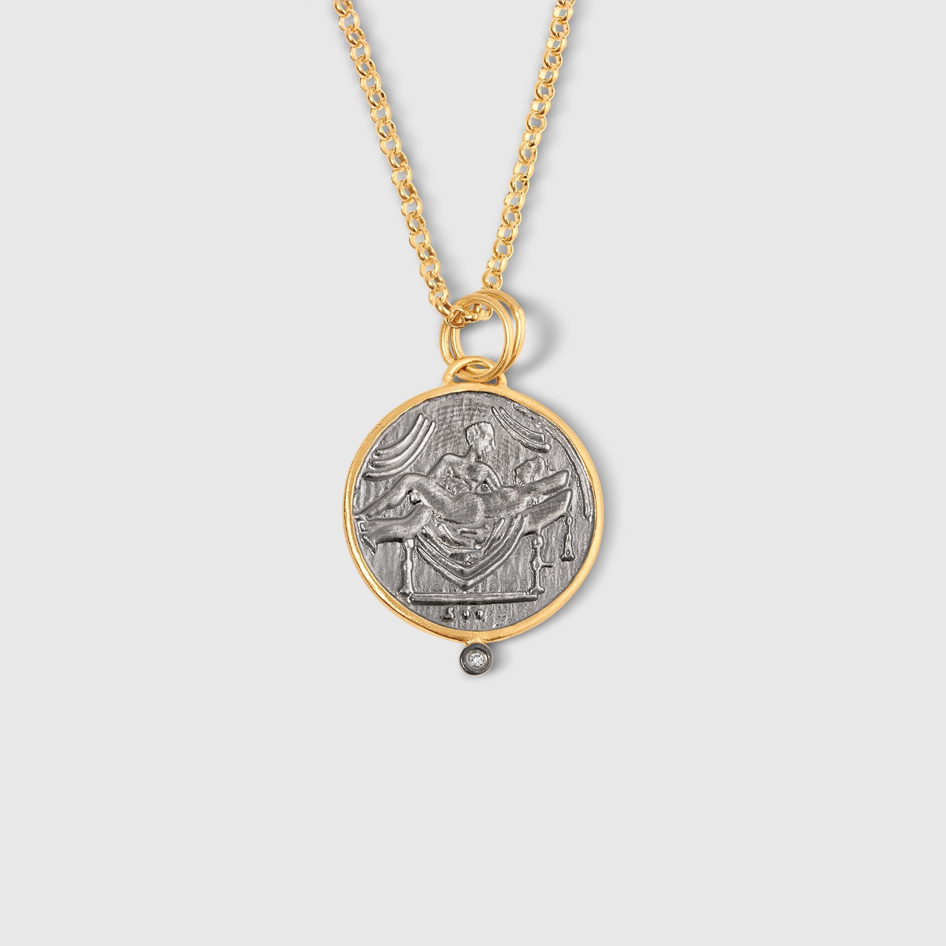 Taille ronde Réplique de pièce de monnaie Pompei XII en argent et or 24 carats avec diamants par Kurtulan en vente