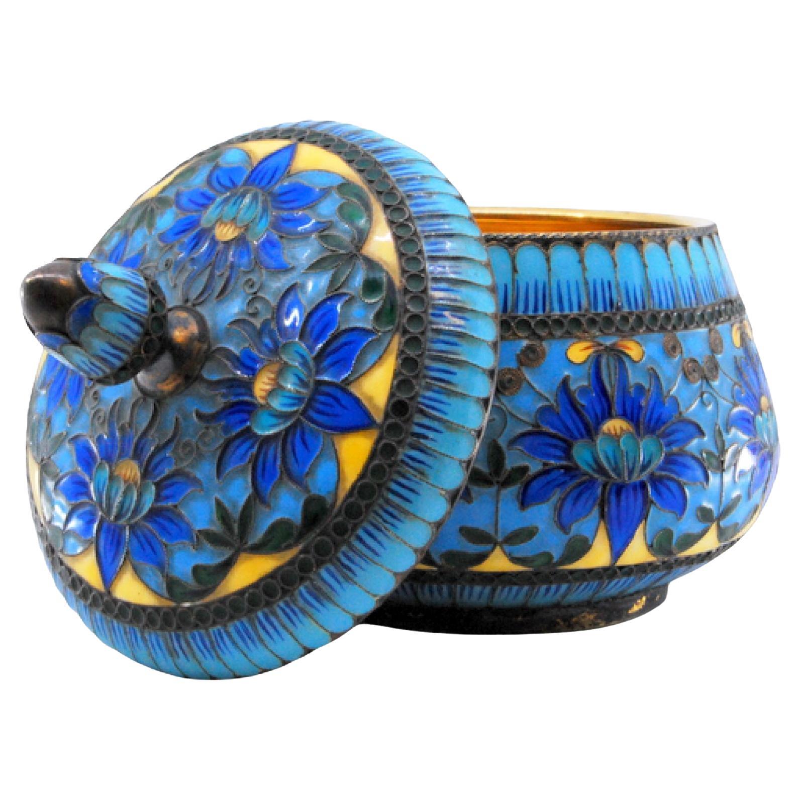 Pot en argent de style russe et de style cloissonè, intérieur doré en vente