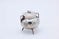 Silver pot shaped like an iron pot