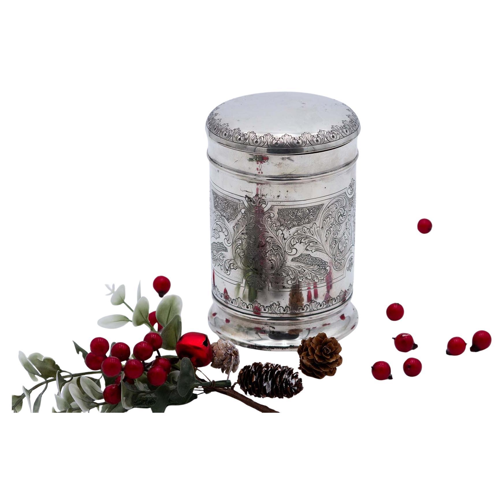 Silver pot w/ floral motifs, wreaths 
engraved borders, smooth removable lid For Sale