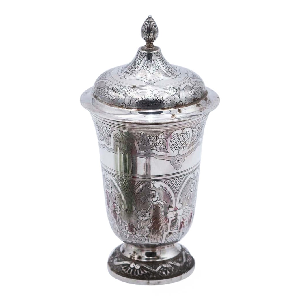 Silver pot with engraved floral motifs For Sale