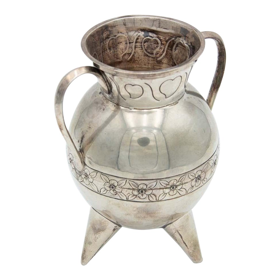 Silver pot with three support feet