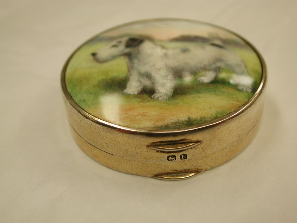 Silver powder box with iridescent enameled Terrior dog scene, Birmingham 1929
Made by Adie Brothers of Birmingham.
Silver gilt round the sides, inside and underneath.