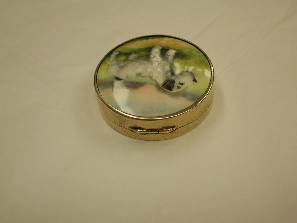 Silver Powder Box with Iridescent Enamelled Terrior Dog Scene, Birmingham 1929 In Good Condition For Sale In London, GB