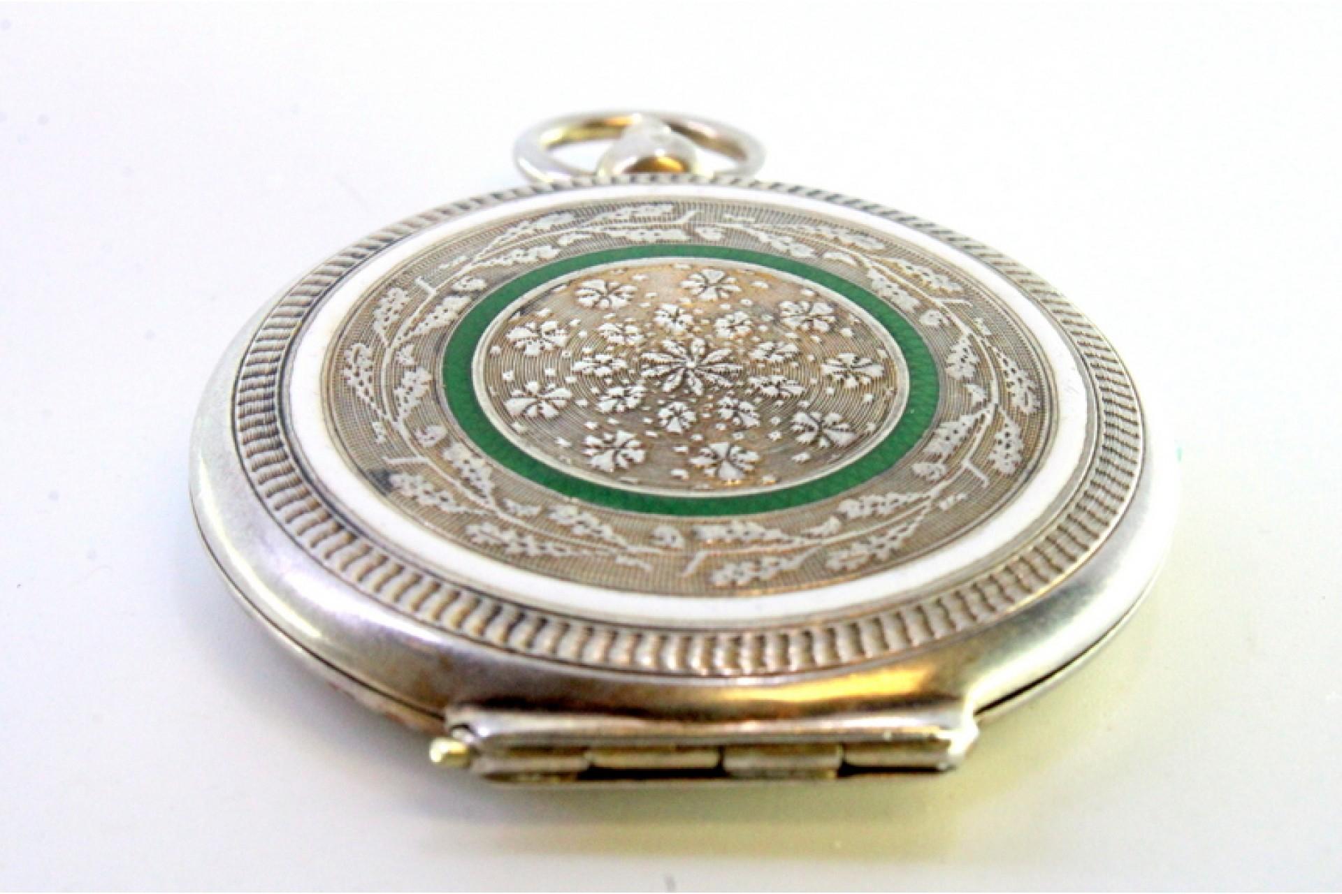 Silver purse-shaped toiletry boxes with mirror, powder and ring For Sale 2