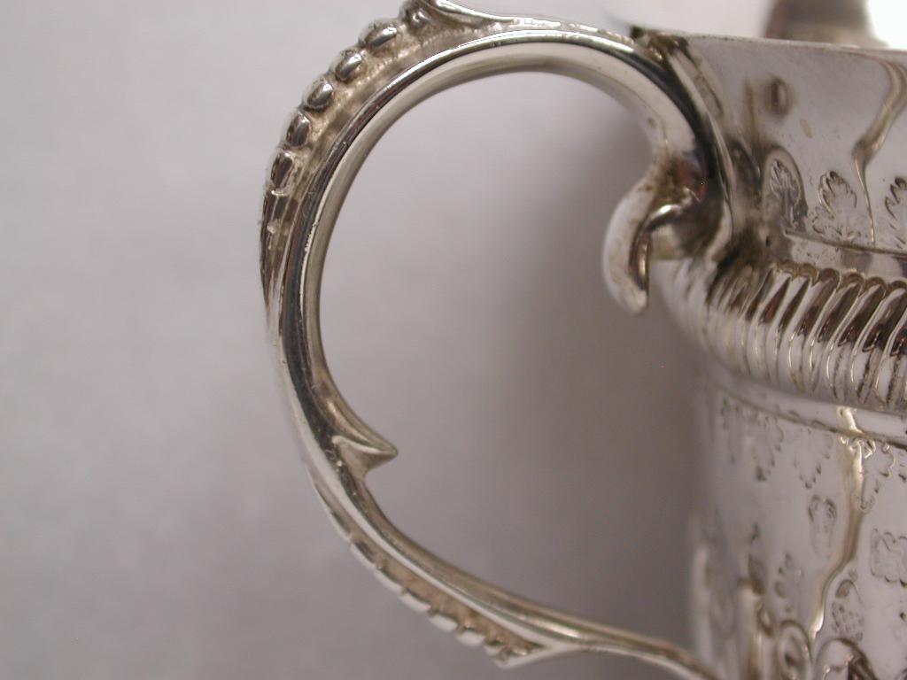 Silver Queen Anne Style Two Handled Porringer, 1908 In Good Condition For Sale In London, GB