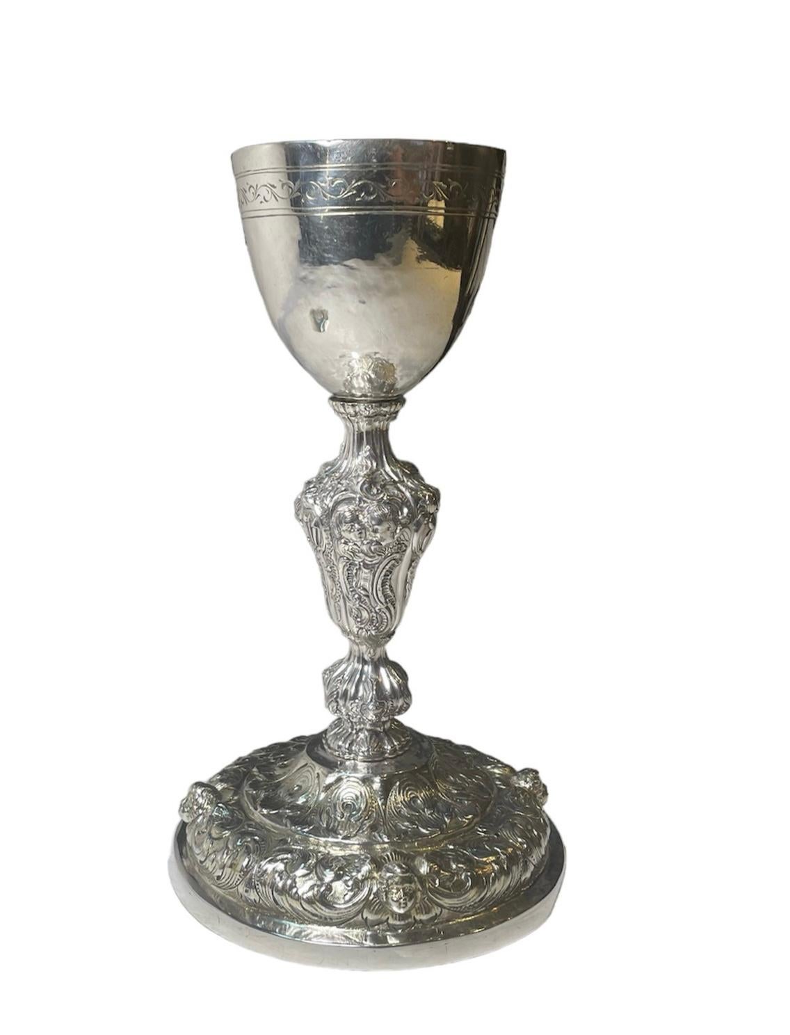 Silver Repousse Chalice And Patten In Good Condition For Sale In Guaynabo, PR