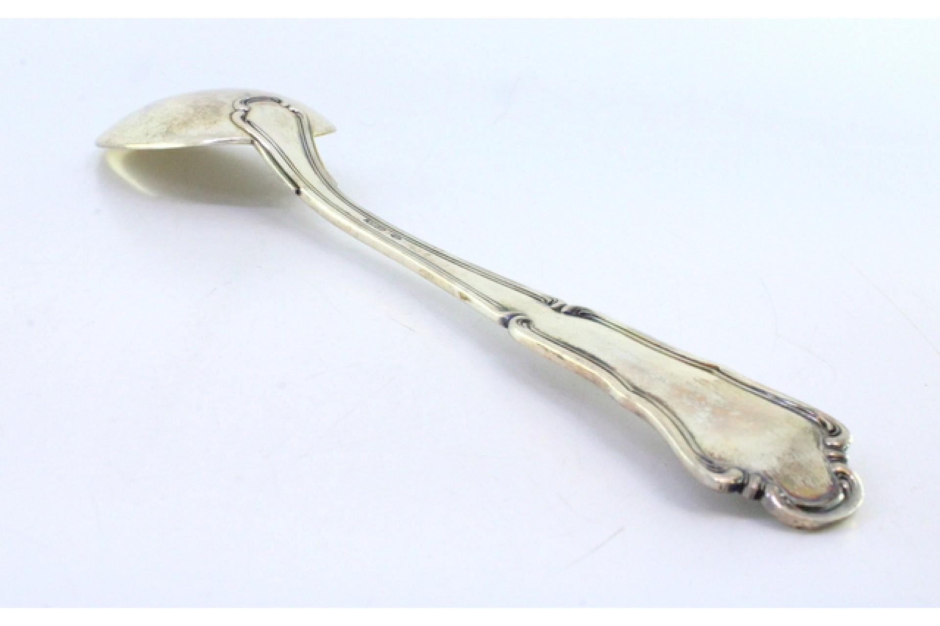 Silver rice and serving spoon with a long, scalloped handle Europeo en venta