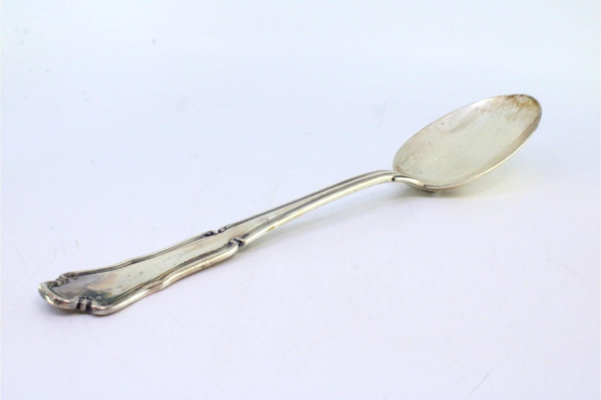 Silver rice and serving spoon with a long, scalloped handle en venta 1