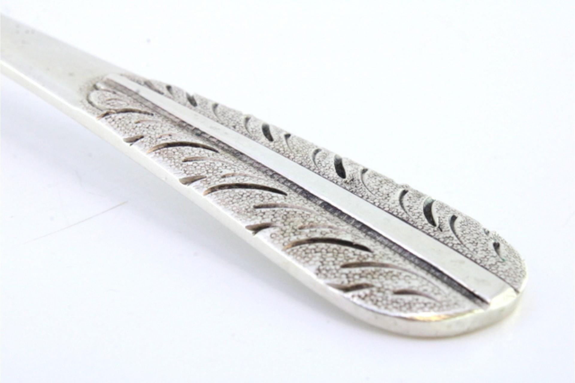 Silver rice and serving spoon with acanthus leaves embossed on the handle en Bueno estado para la venta en Porto, PT