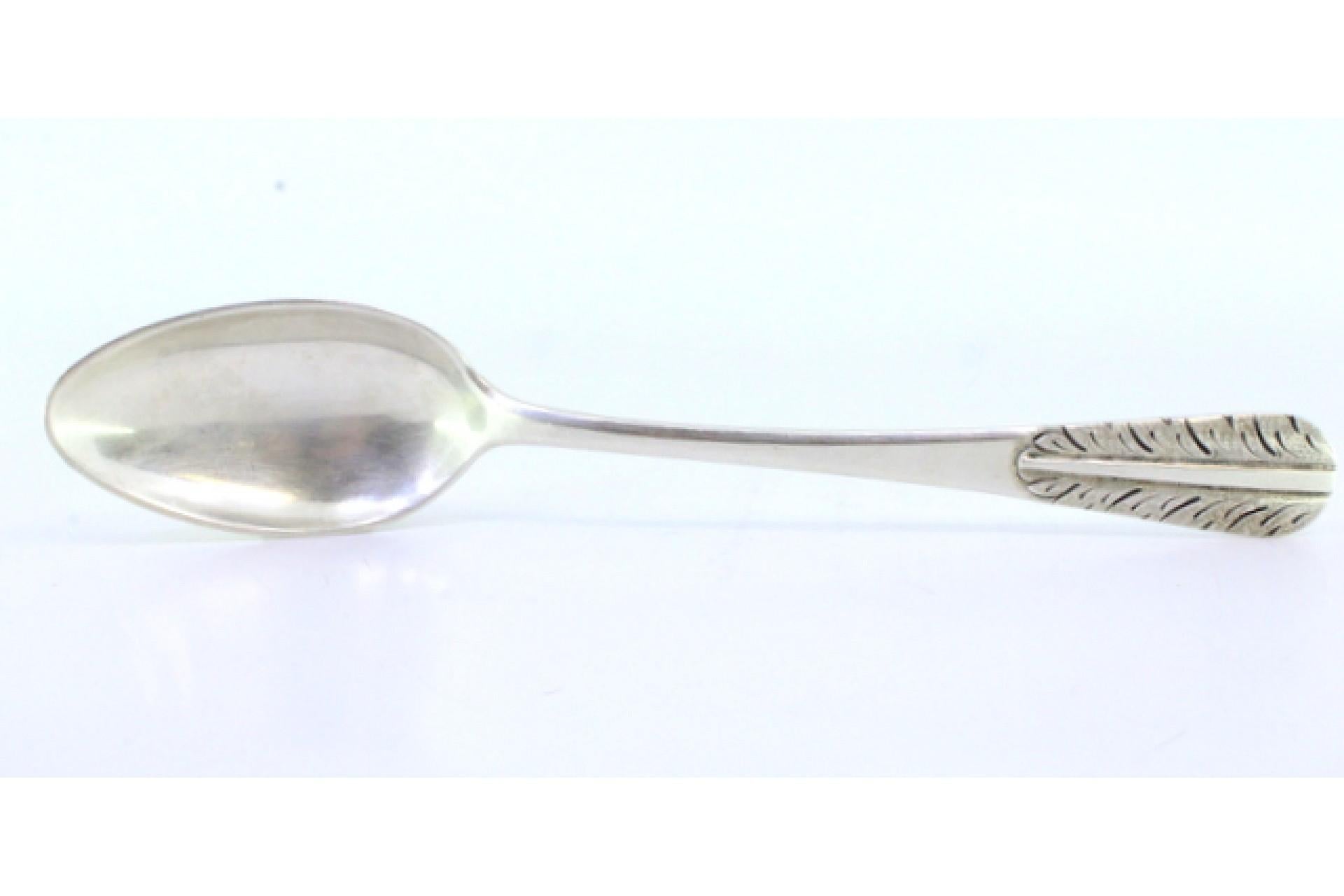 Silver rice and serving spoon with acanthus leaves embossed on the handle siglo XX en venta