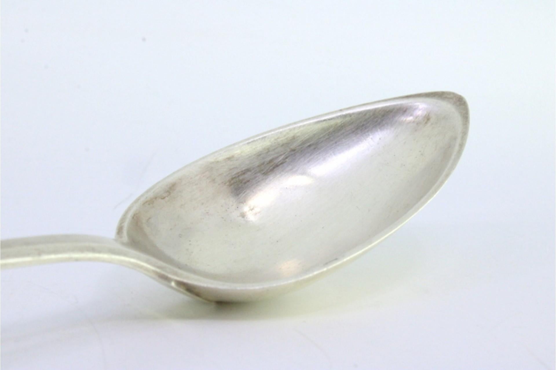 Silver rice and serving spoon with acanthus leaves embossed on the handle siglo XVIII en venta