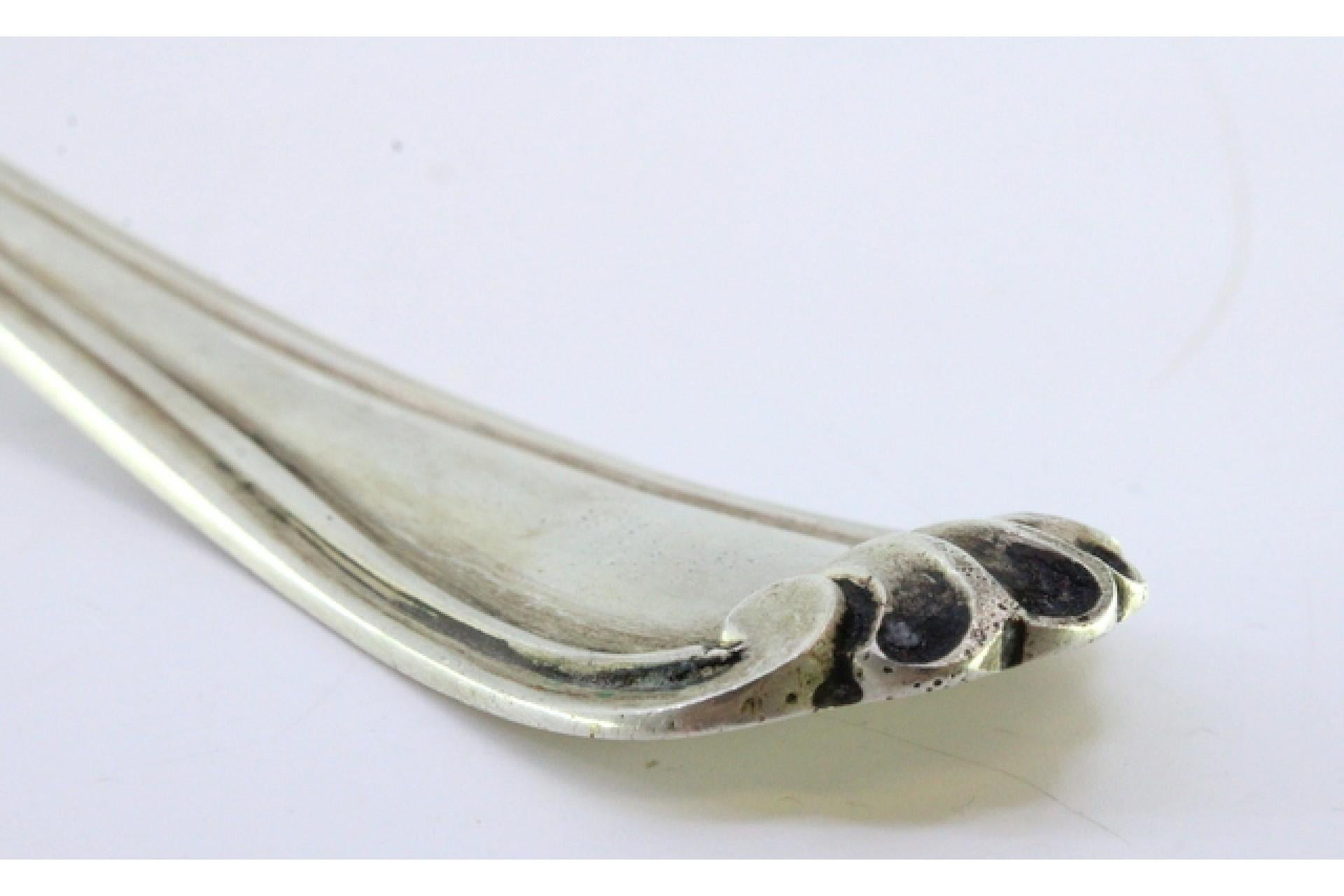 Silver rice and serving spoon with embossed trim along the handle en Bueno estado para la venta en Porto, PT