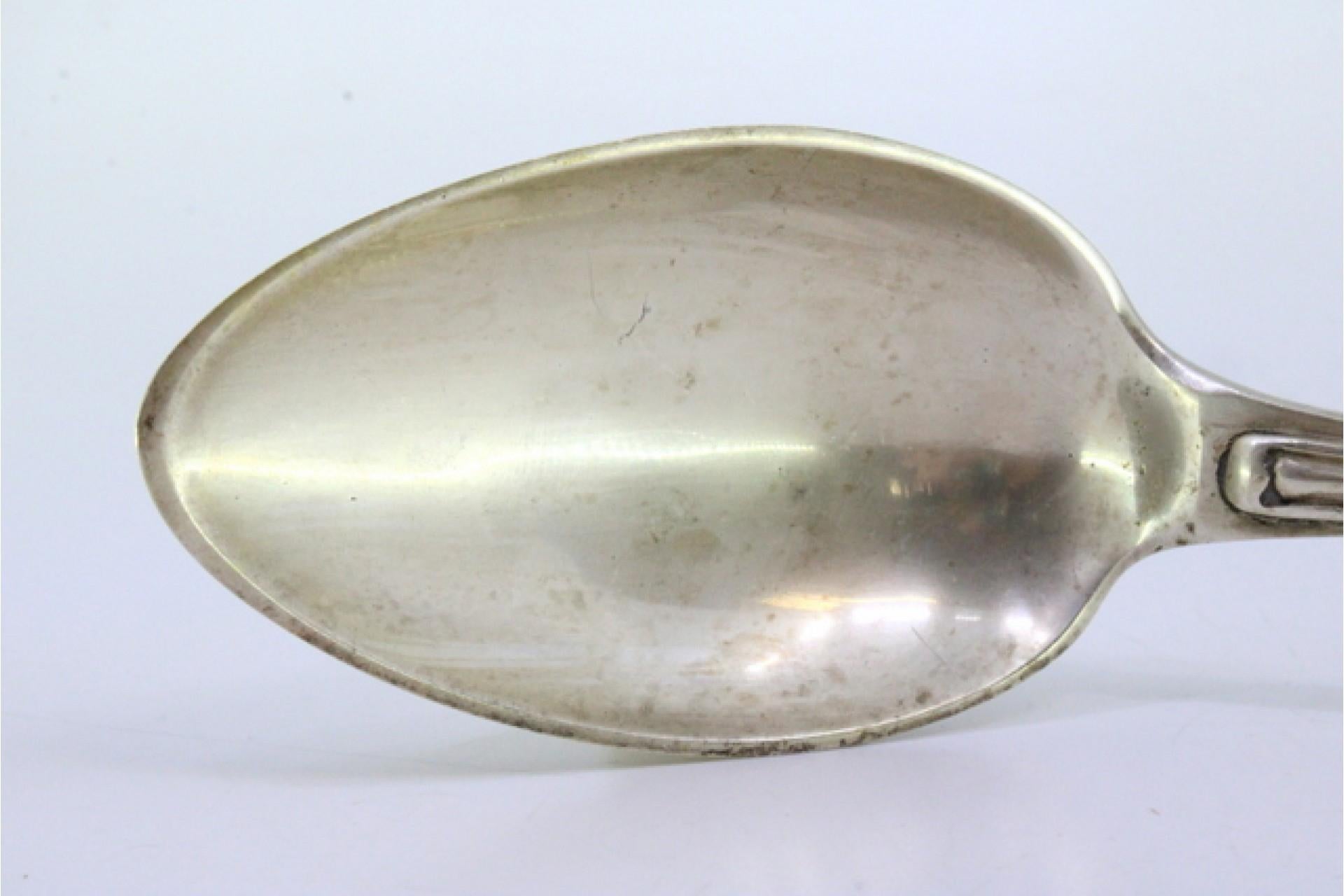 Silver rice and serving spoon with embossed trim along the handle en venta 1
